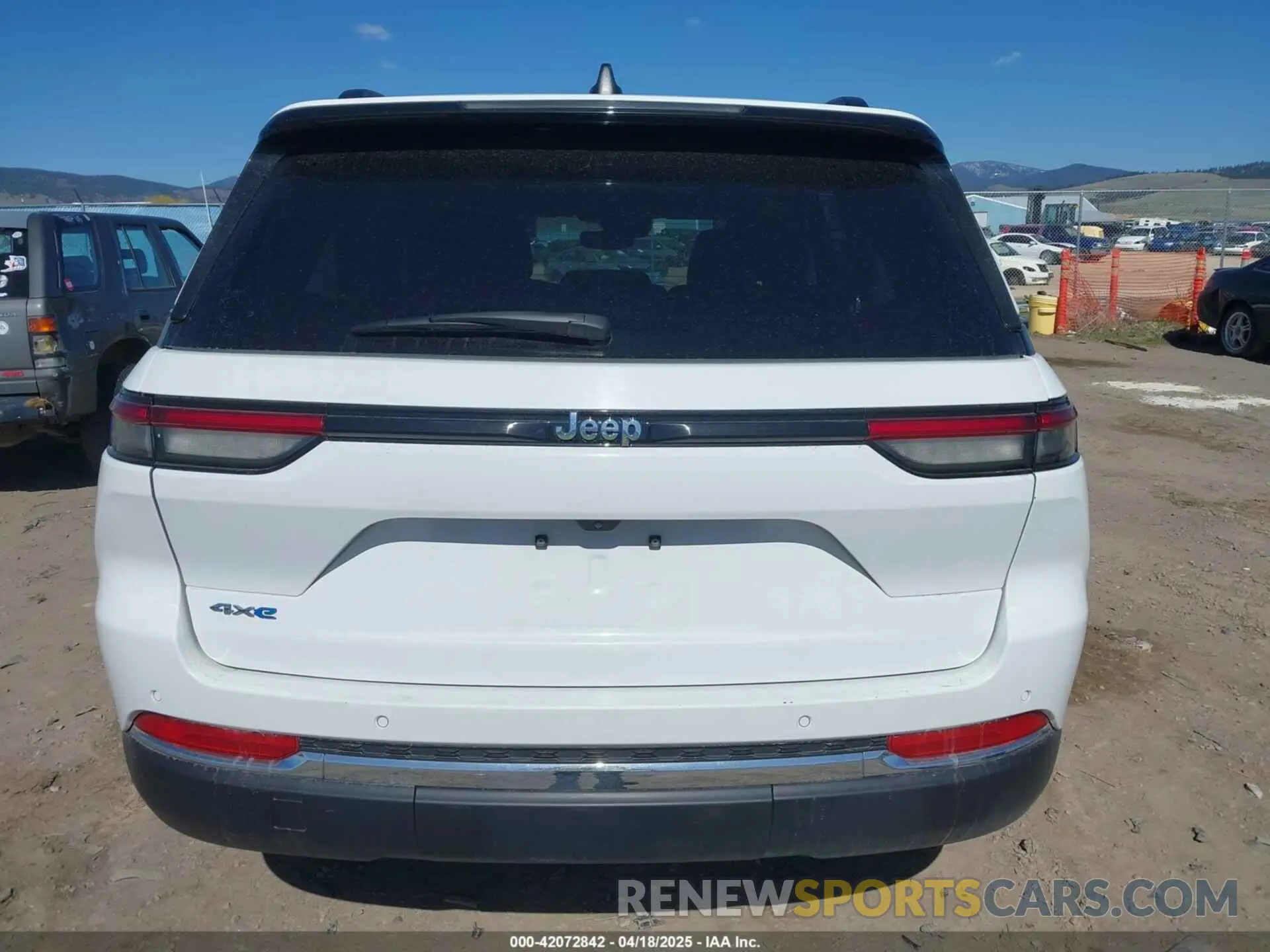 17 Photograph of a damaged car 1C4RJYB62R8958527 JEEP GRAND CHEROKEE 4XE 2024