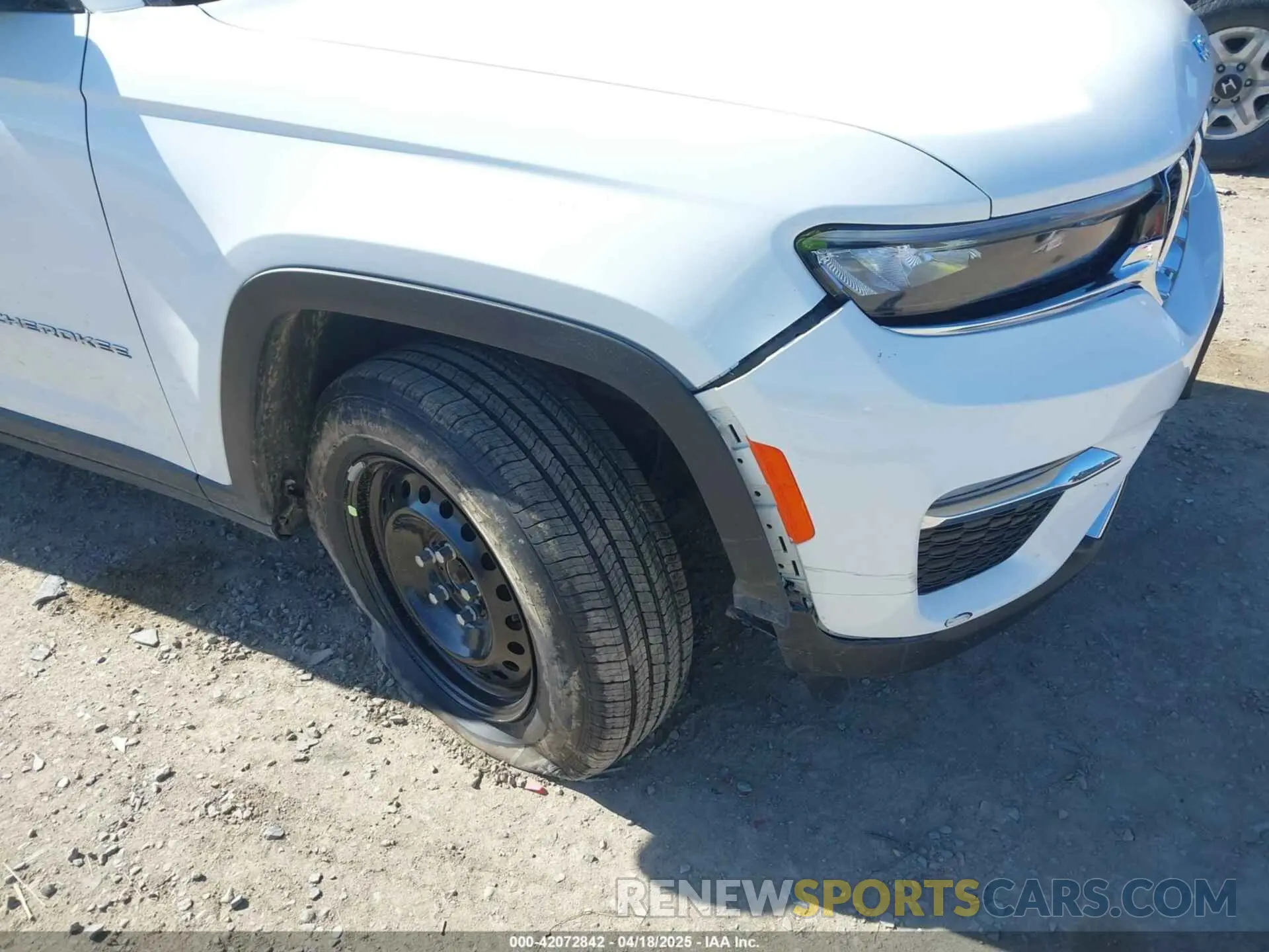 6 Photograph of a damaged car 1C4RJYB62R8958527 JEEP GRAND CHEROKEE 4XE 2024