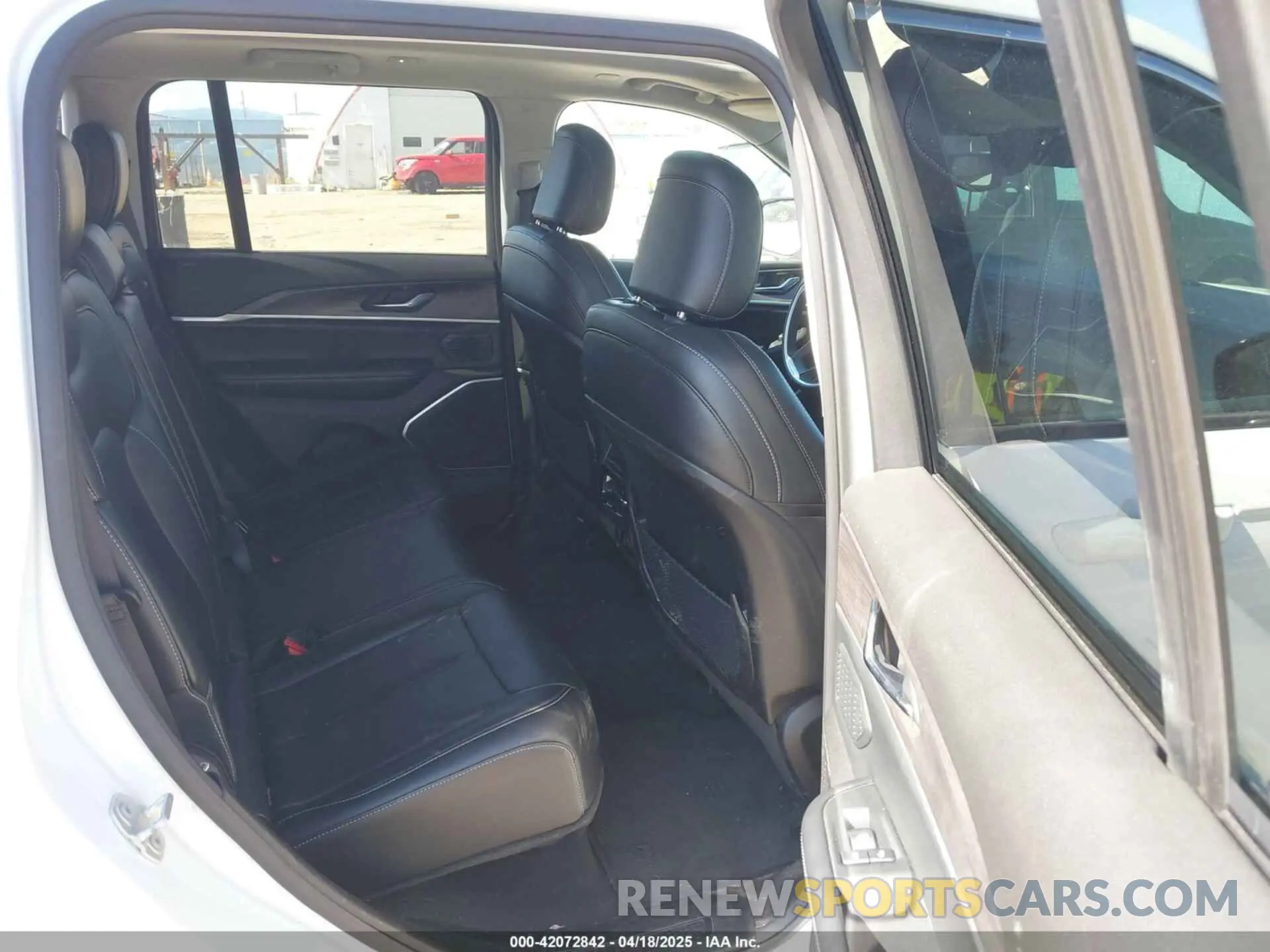 8 Photograph of a damaged car 1C4RJYB62R8958527 JEEP GRAND CHEROKEE 4XE 2024