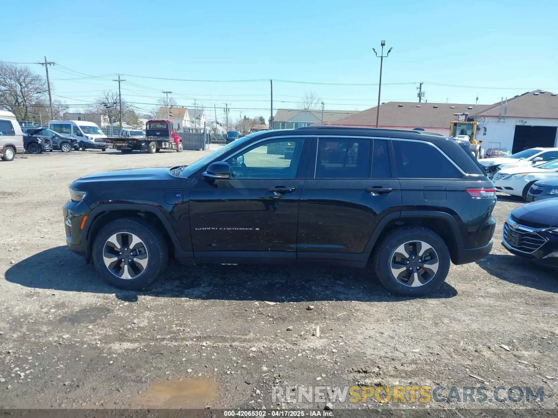 14 Photograph of a damaged car 1C4RJYB63R8518378 JEEP GRAND CHEROKEE 4XE 2024