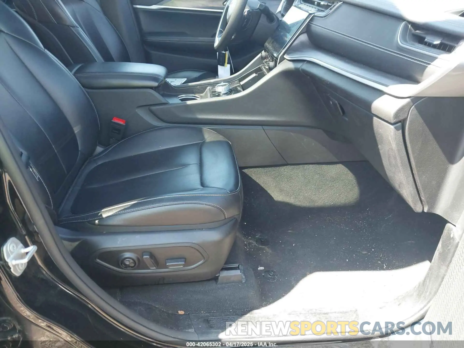 5 Photograph of a damaged car 1C4RJYB63R8518378 JEEP GRAND CHEROKEE 4XE 2024