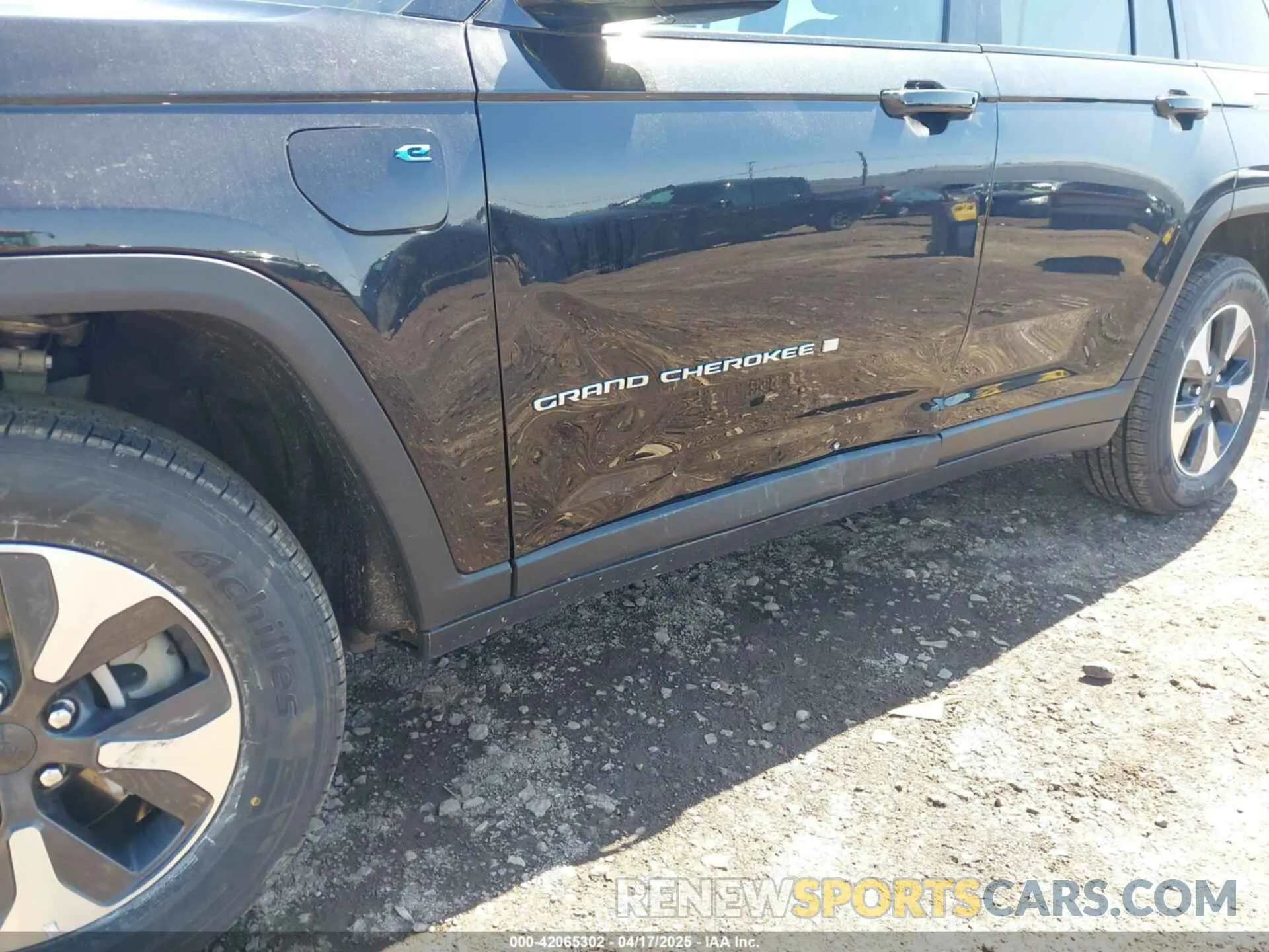 6 Photograph of a damaged car 1C4RJYB63R8518378 JEEP GRAND CHEROKEE 4XE 2024