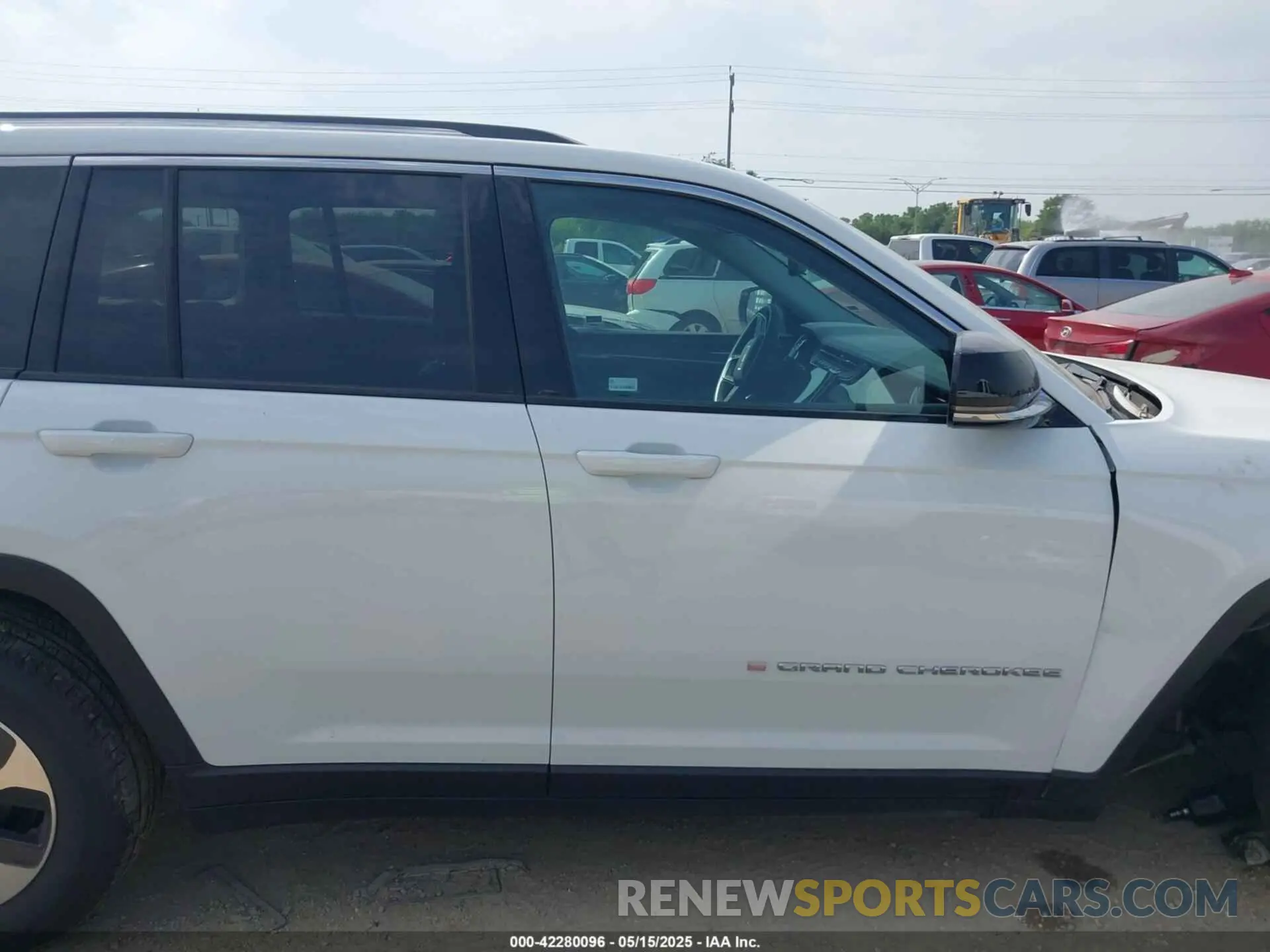 13 Photograph of a damaged car 1C4RJYB63R8959153 JEEP GRAND CHEROKEE 4XE 2024