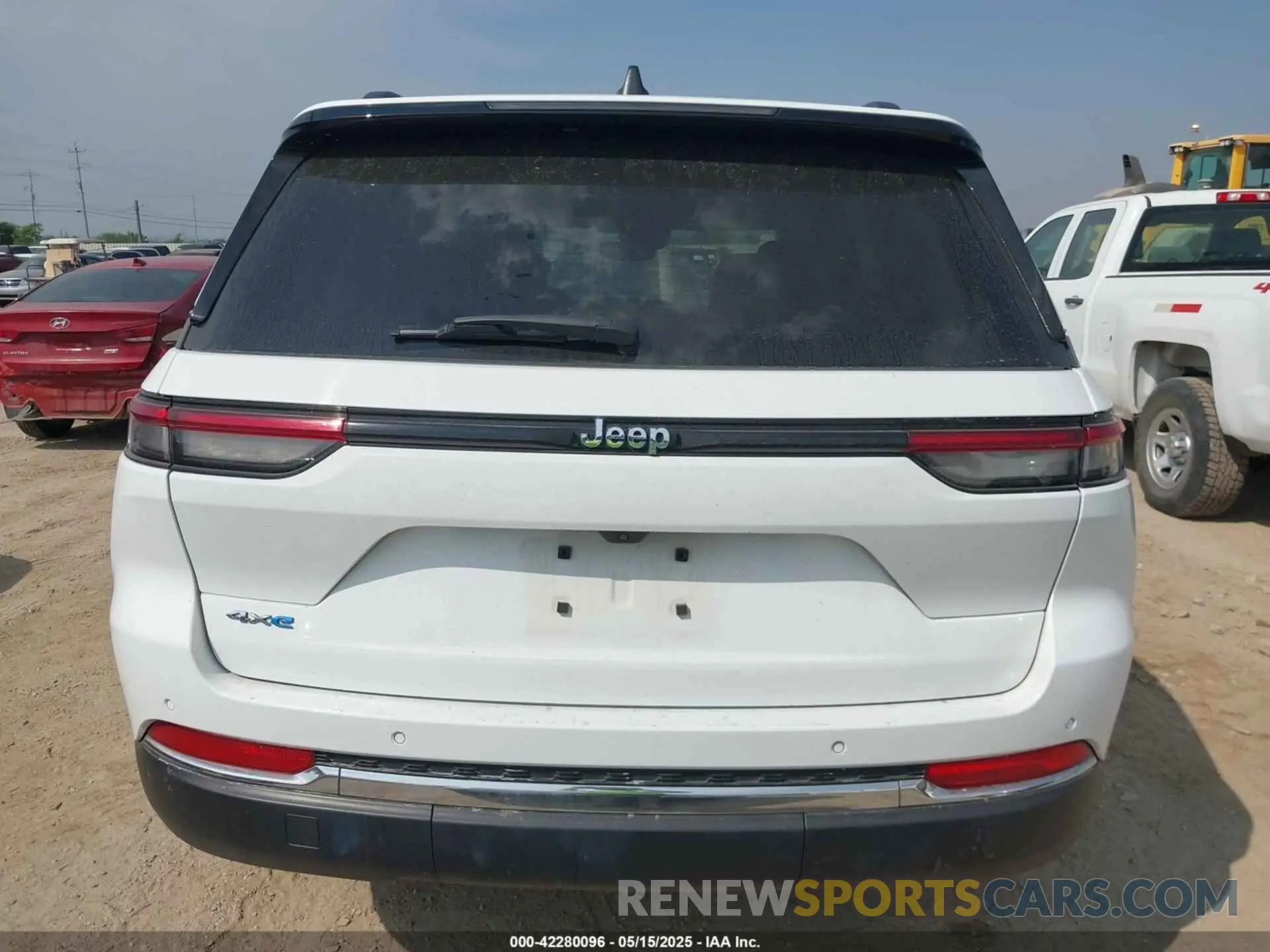 16 Photograph of a damaged car 1C4RJYB63R8959153 JEEP GRAND CHEROKEE 4XE 2024