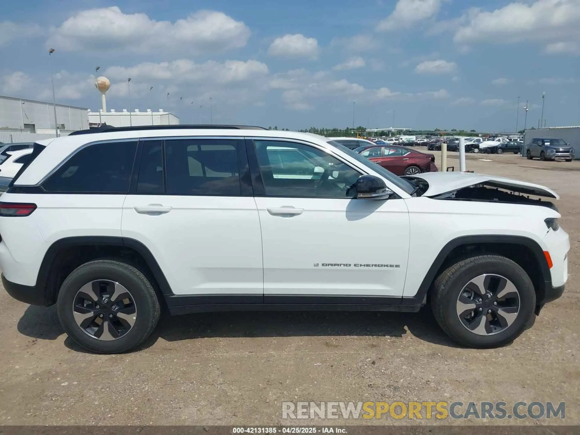 13 Photograph of a damaged car 1C4RJYB64R8518793 JEEP GRAND CHEROKEE 4XE 2024