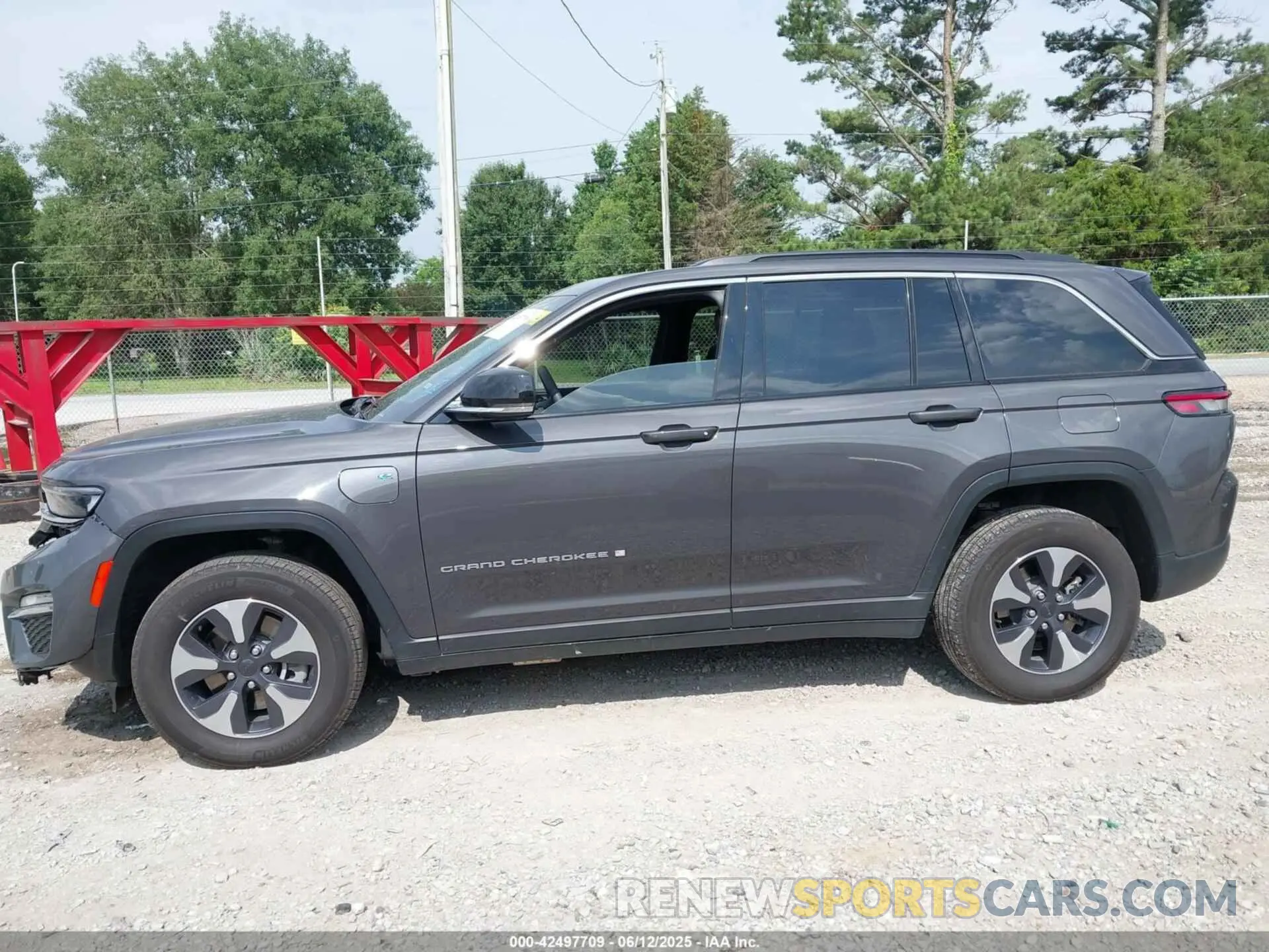 14 Photograph of a damaged car 1C4RJYB64RC125423 JEEP GRAND CHEROKEE 4XE 2024