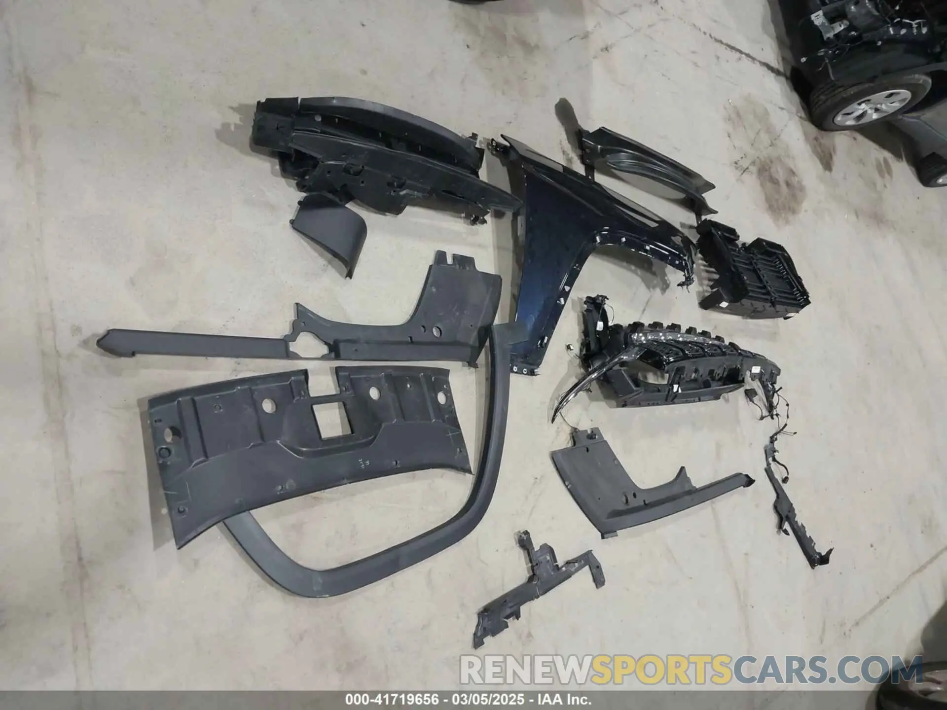 12 Photograph of a damaged car 1C4RJYB65R8582910 JEEP GRAND CHEROKEE 4XE 2024