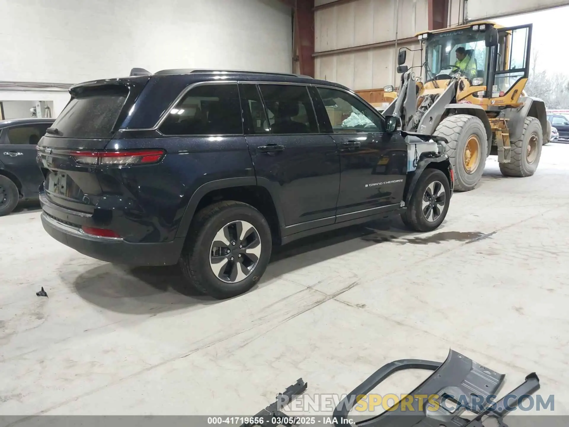 4 Photograph of a damaged car 1C4RJYB65R8582910 JEEP GRAND CHEROKEE 4XE 2024