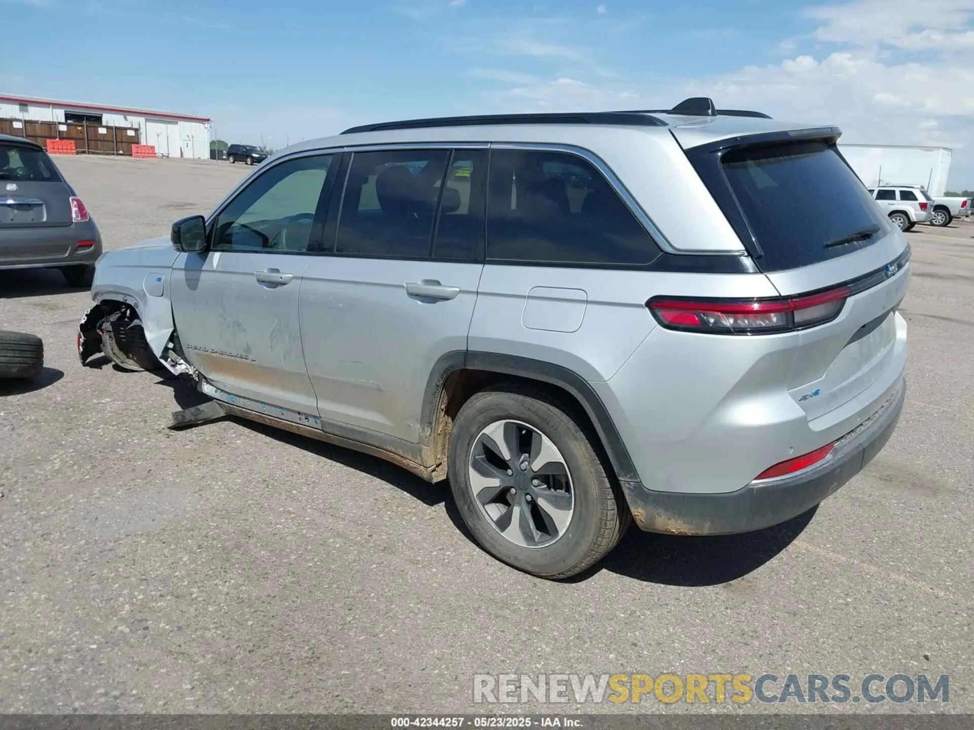 3 Photograph of a damaged car 1C4RJYB65RC117685 JEEP GRAND CHEROKEE 4XE 2024