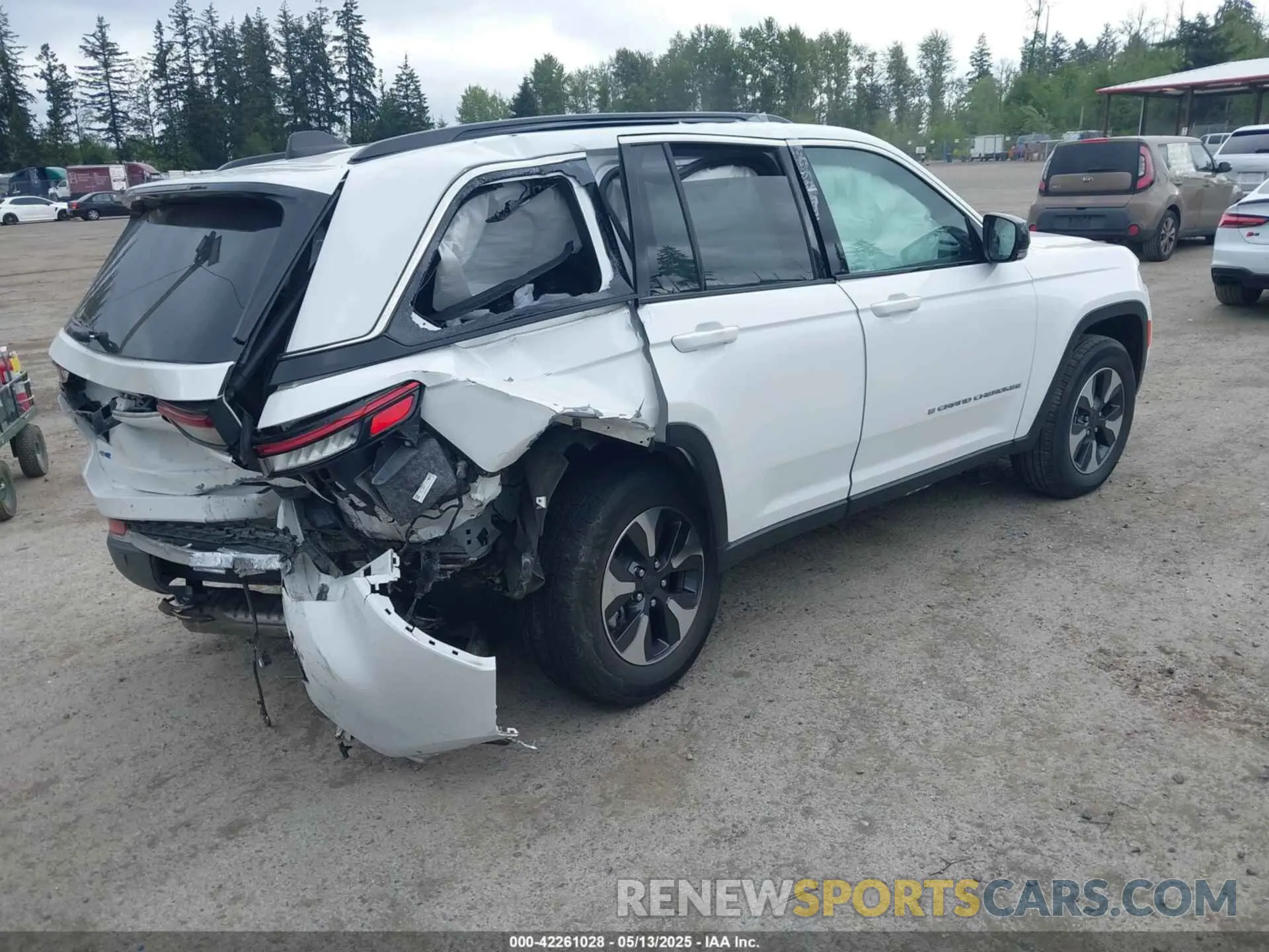 4 Photograph of a damaged car 1C4RJYB66RC129652 JEEP GRAND CHEROKEE 4XE 2024