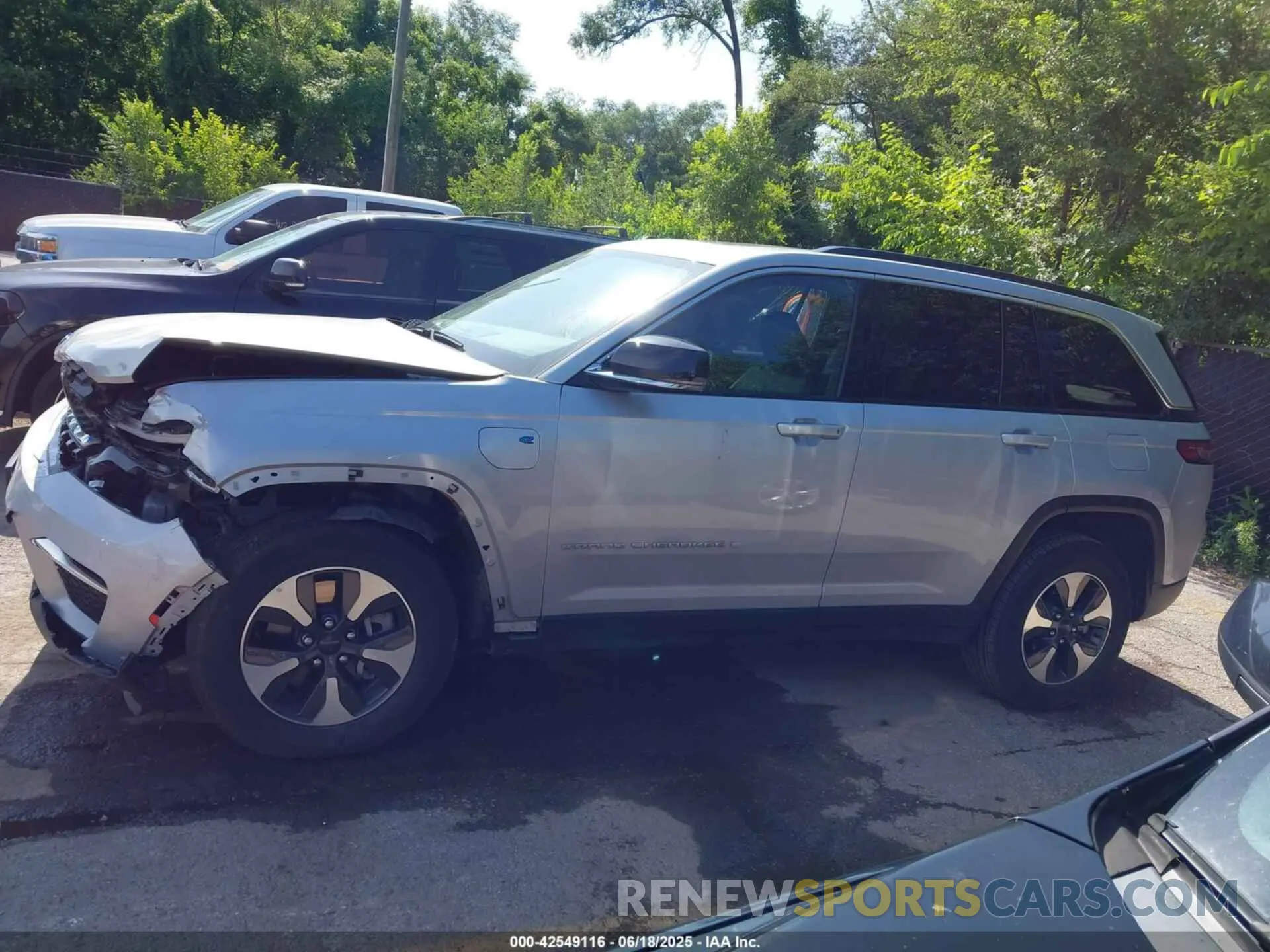 14 Photograph of a damaged car 1C4RJYB67R8516567 JEEP GRAND CHEROKEE 4XE 2024