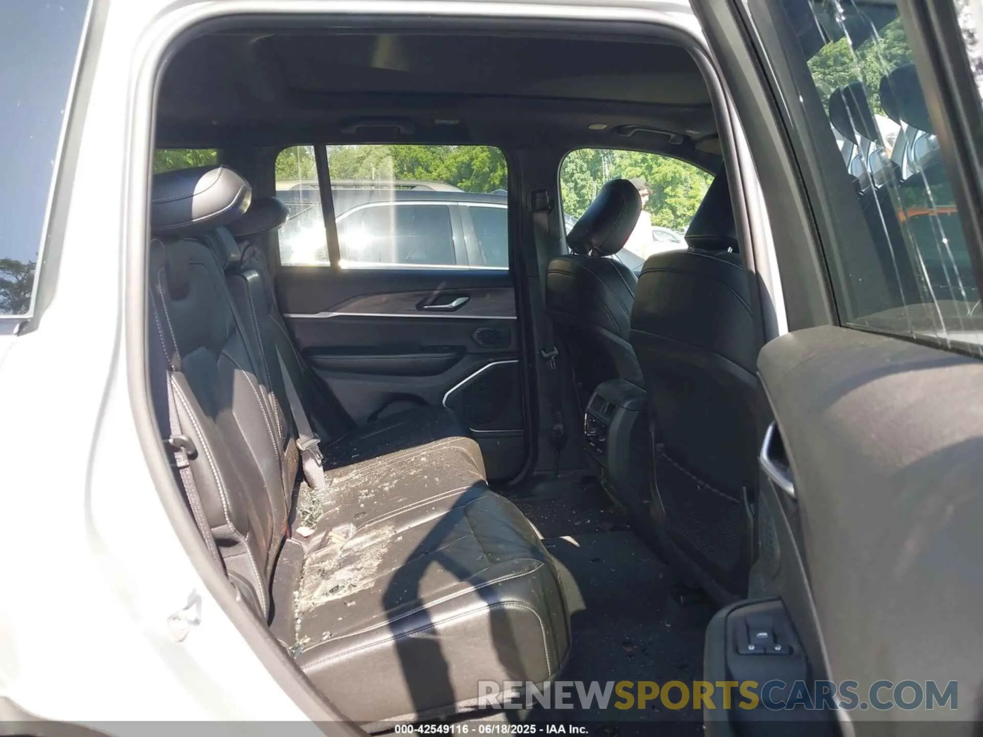 8 Photograph of a damaged car 1C4RJYB67R8516567 JEEP GRAND CHEROKEE 4XE 2024