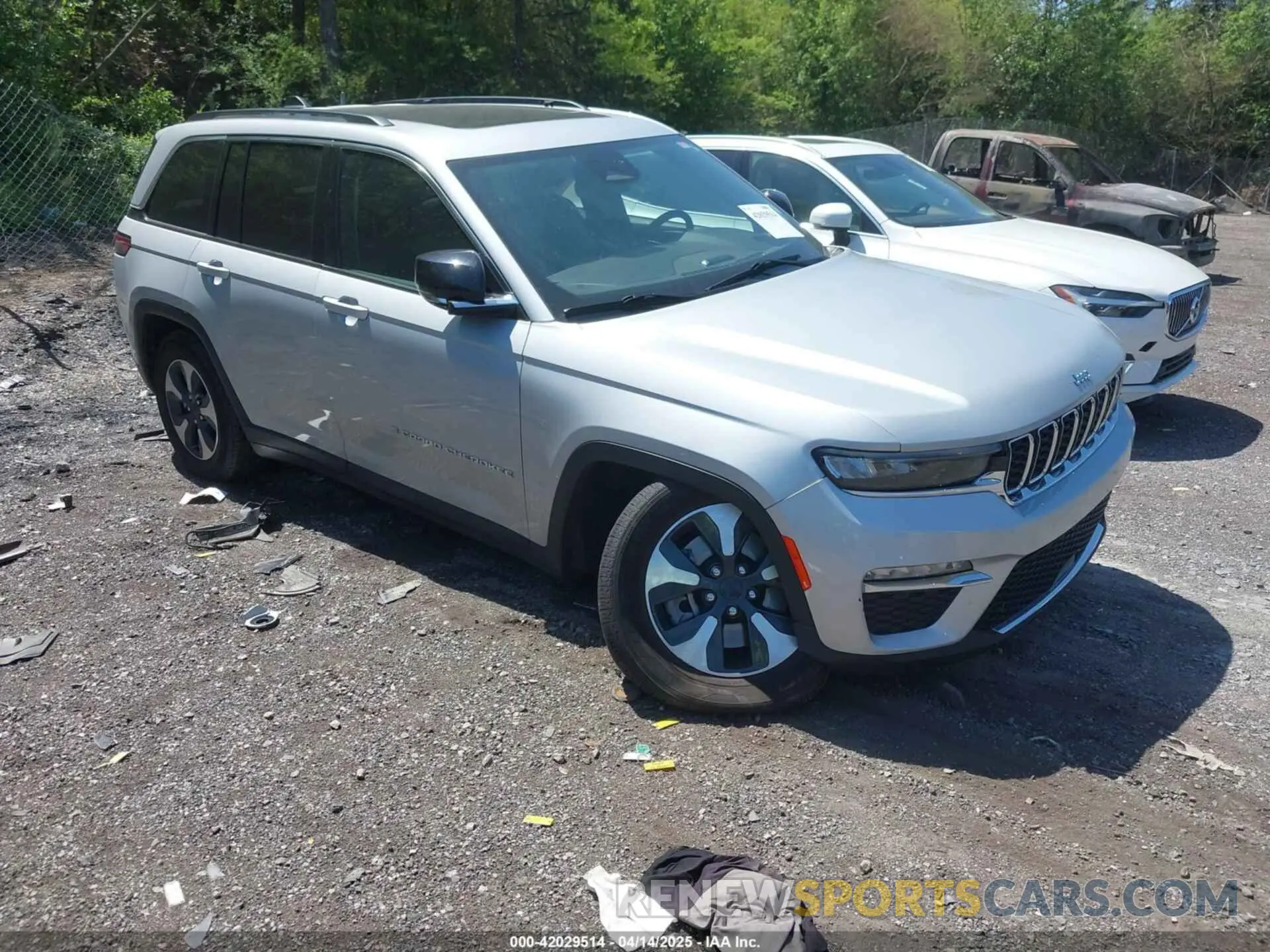 1 Photograph of a damaged car 1C4RJYB68RC720727 JEEP GRAND CHEROKEE 4XE 2024