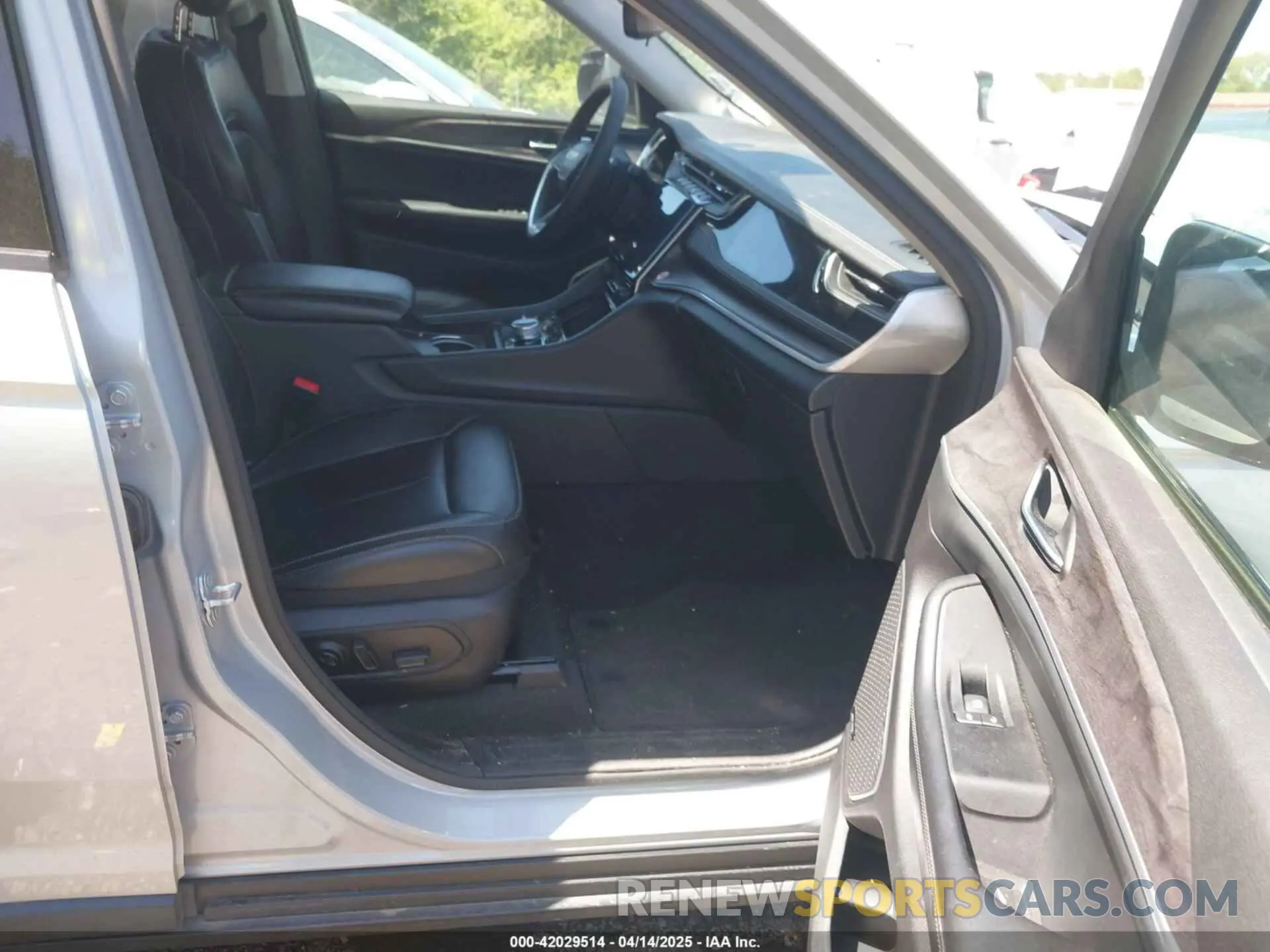 5 Photograph of a damaged car 1C4RJYB68RC720727 JEEP GRAND CHEROKEE 4XE 2024