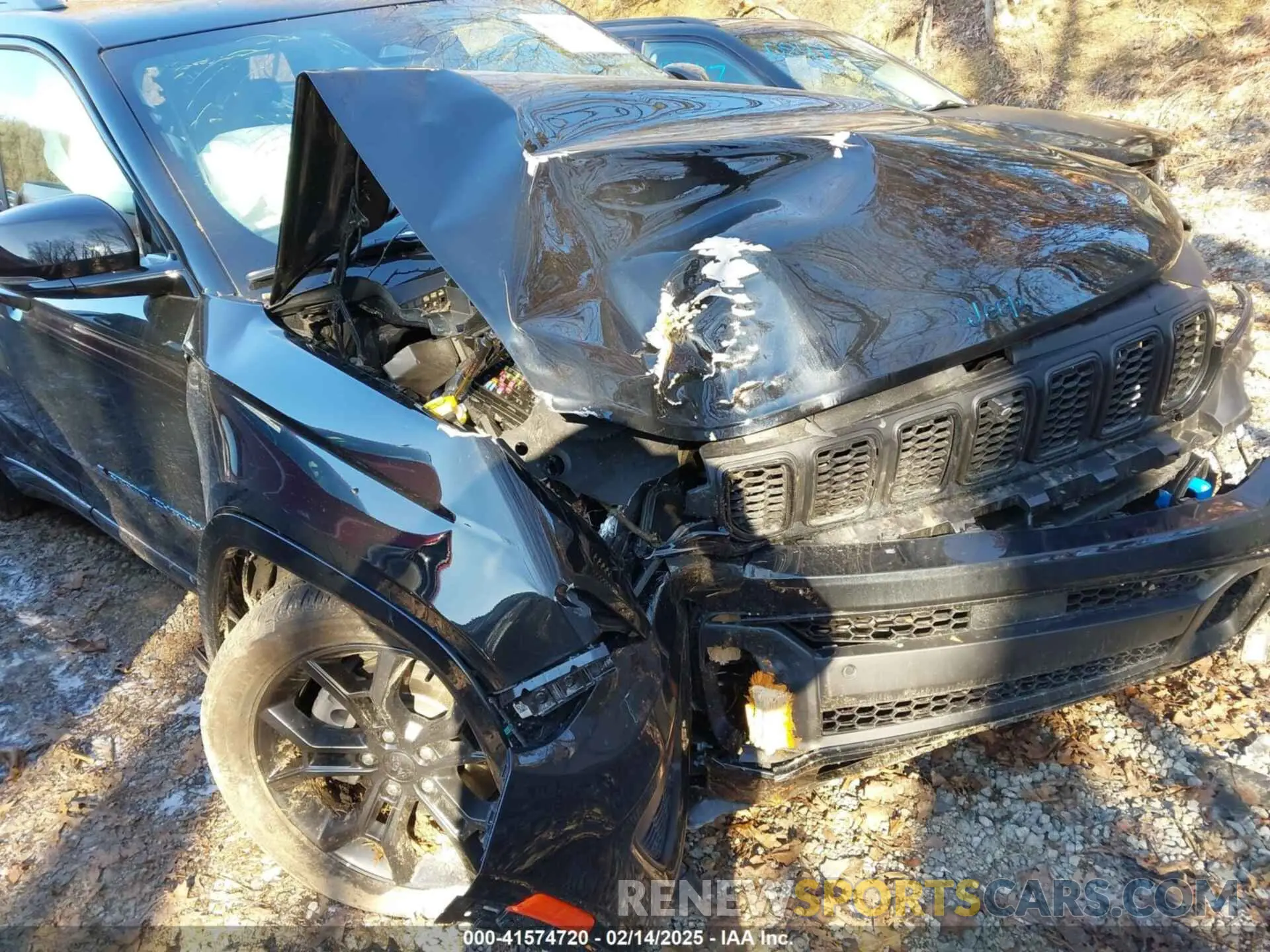 18 Photograph of a damaged car 1C4RJYB69R8510818 JEEP GRAND CHEROKEE 4XE 2024