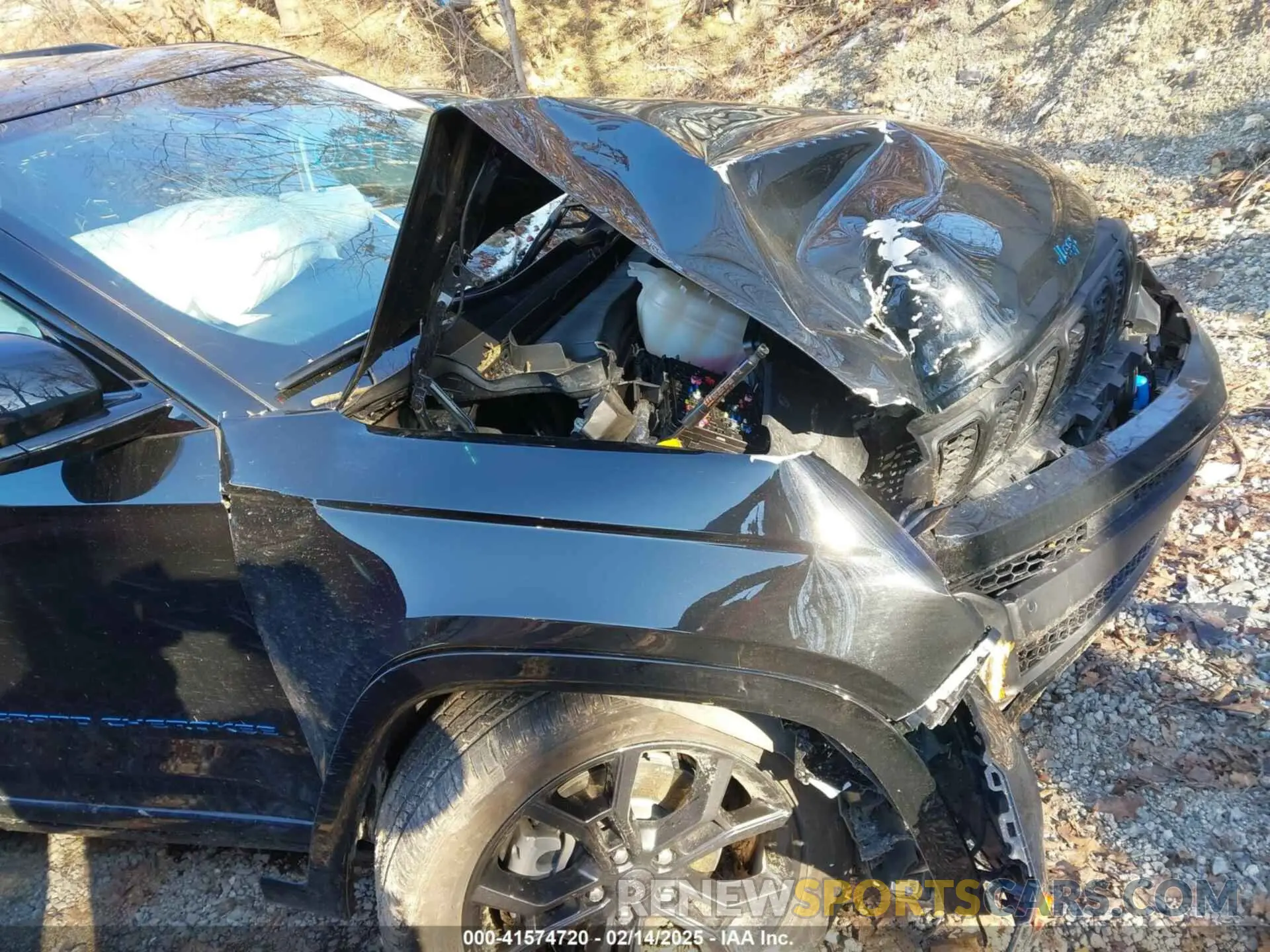 19 Photograph of a damaged car 1C4RJYB69R8510818 JEEP GRAND CHEROKEE 4XE 2024