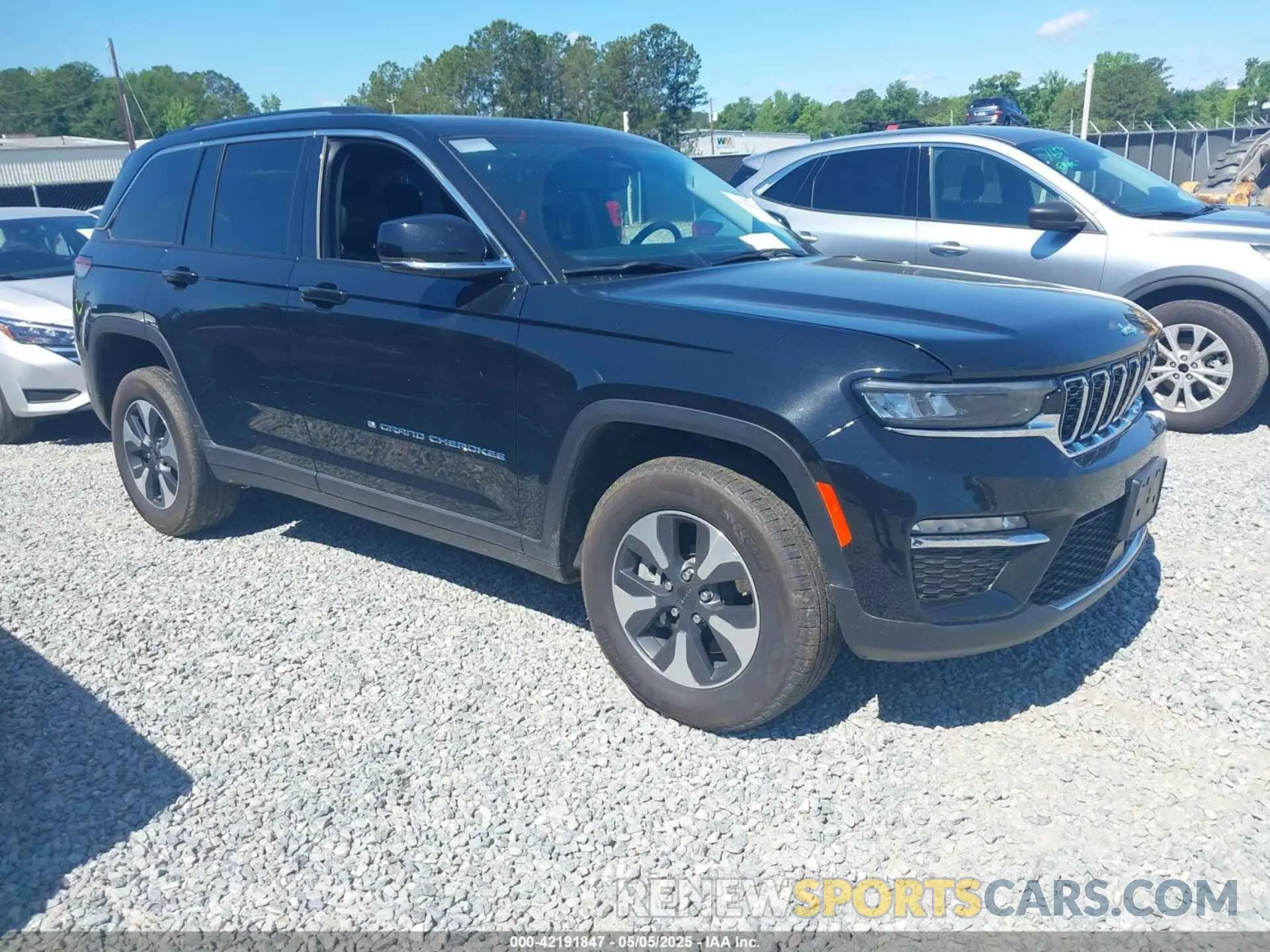 1 Photograph of a damaged car 1C4RJYB69RC710532 JEEP GRAND CHEROKEE 4XE 2024