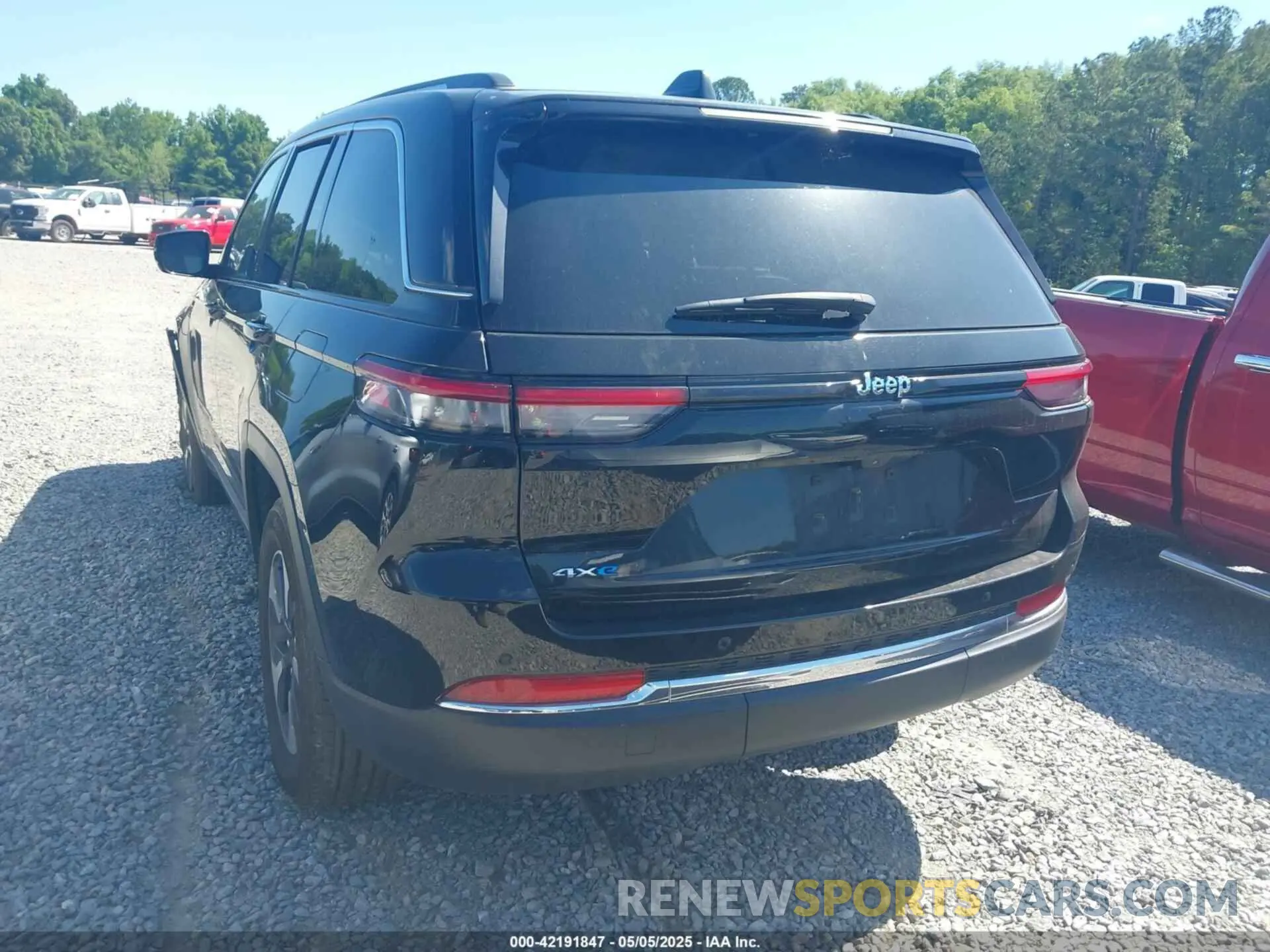 16 Photograph of a damaged car 1C4RJYB69RC710532 JEEP GRAND CHEROKEE 4XE 2024