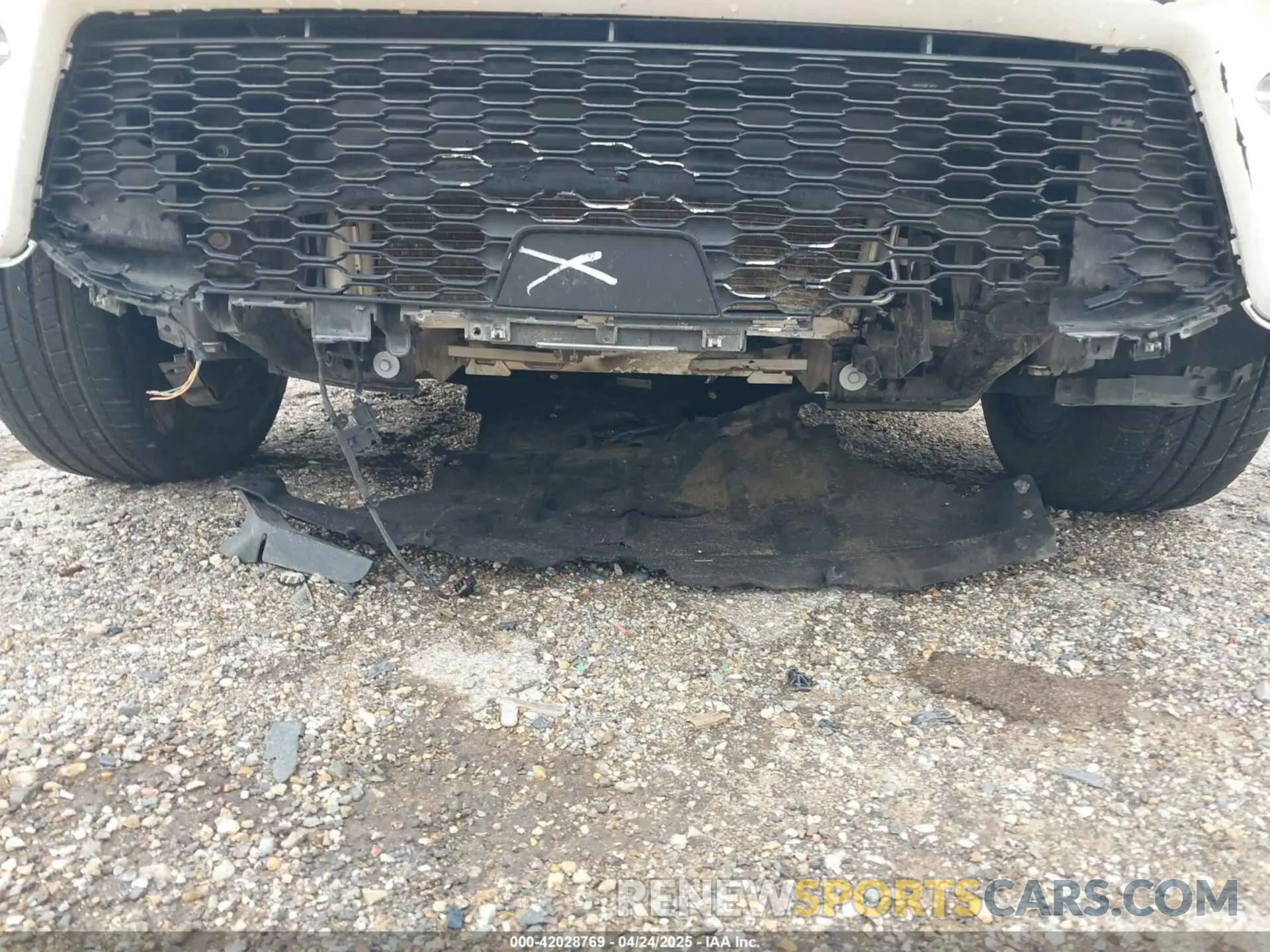 12 Photograph of a damaged car 1C4RJYB6XR8519110 JEEP GRAND CHEROKEE 4XE 2024