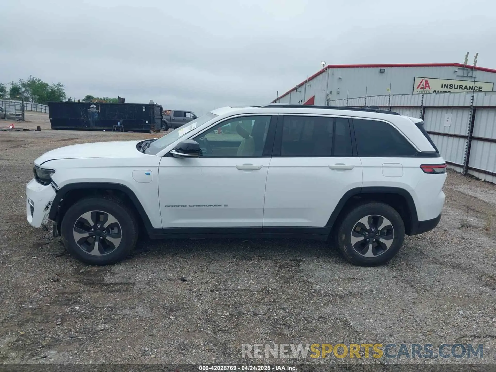 15 Photograph of a damaged car 1C4RJYB6XR8519110 JEEP GRAND CHEROKEE 4XE 2024