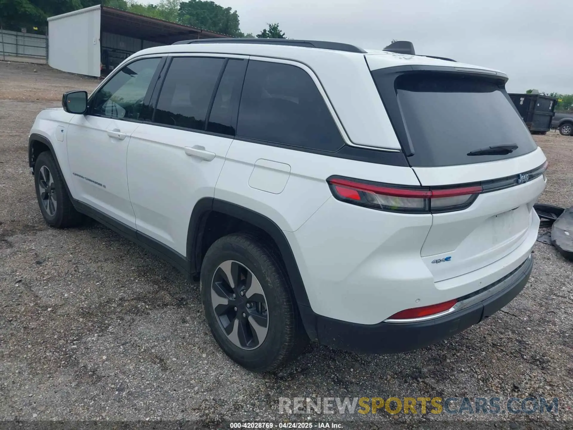3 Photograph of a damaged car 1C4RJYB6XR8519110 JEEP GRAND CHEROKEE 4XE 2024