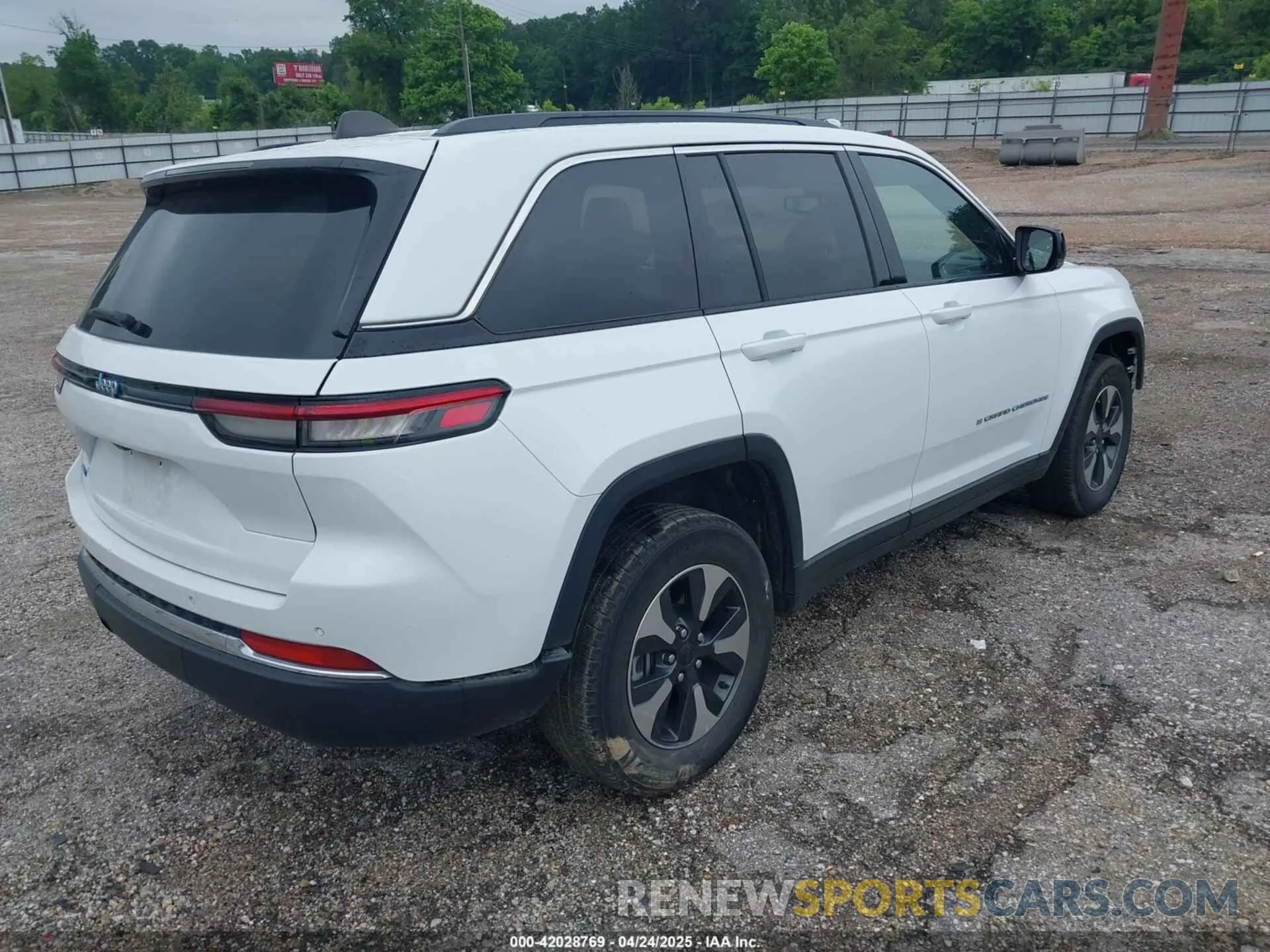 4 Photograph of a damaged car 1C4RJYB6XR8519110 JEEP GRAND CHEROKEE 4XE 2024