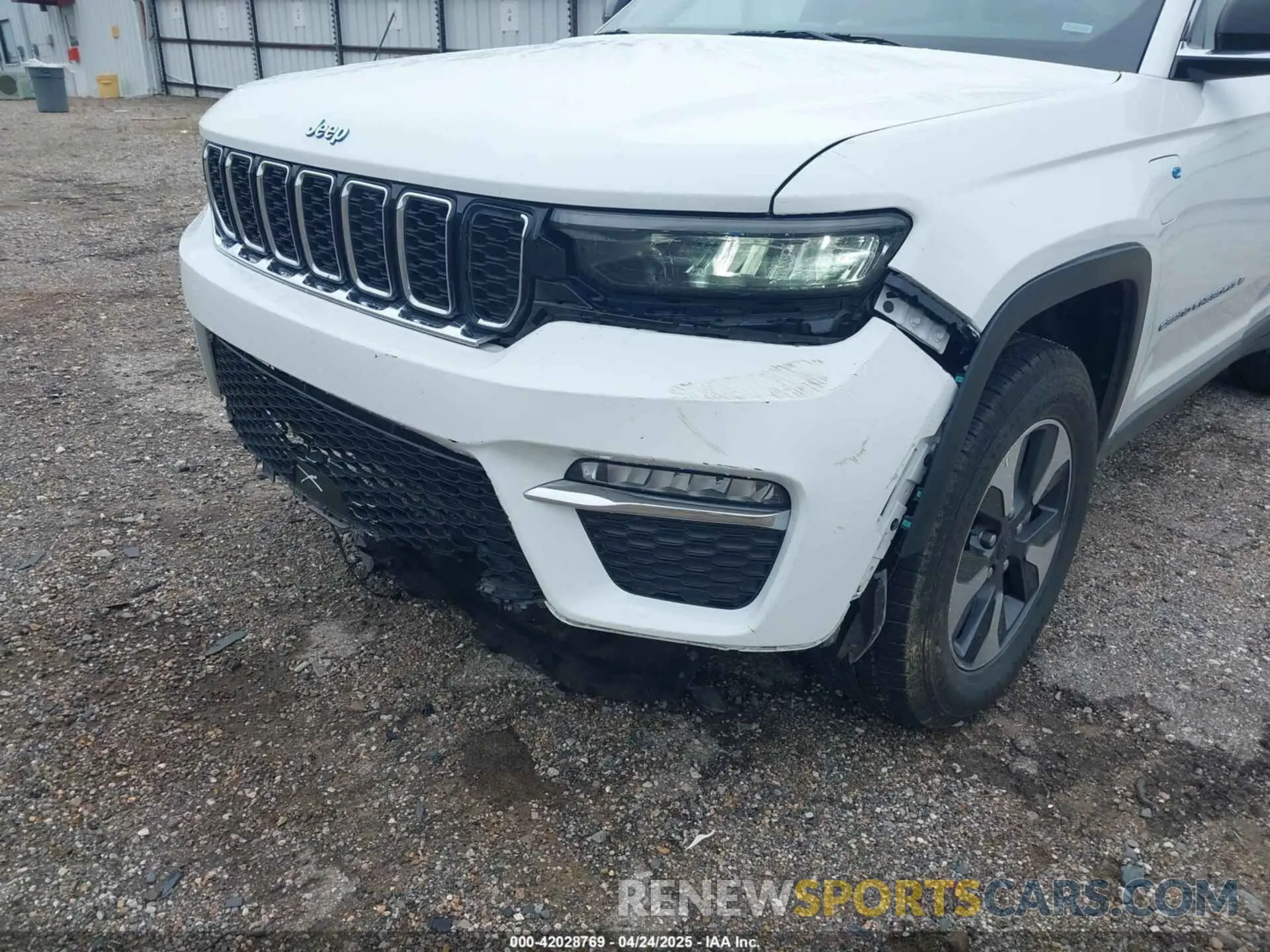 6 Photograph of a damaged car 1C4RJYB6XR8519110 JEEP GRAND CHEROKEE 4XE 2024