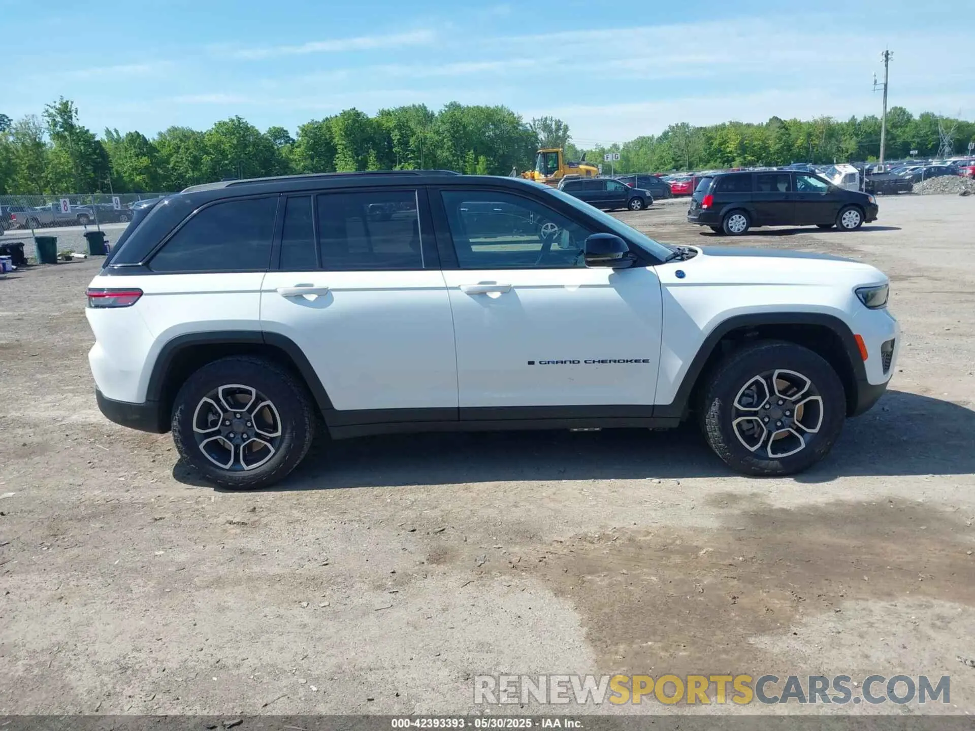 13 Photograph of a damaged car 1C4RJYC65R8941638 JEEP GRAND CHEROKEE 4XE 2024