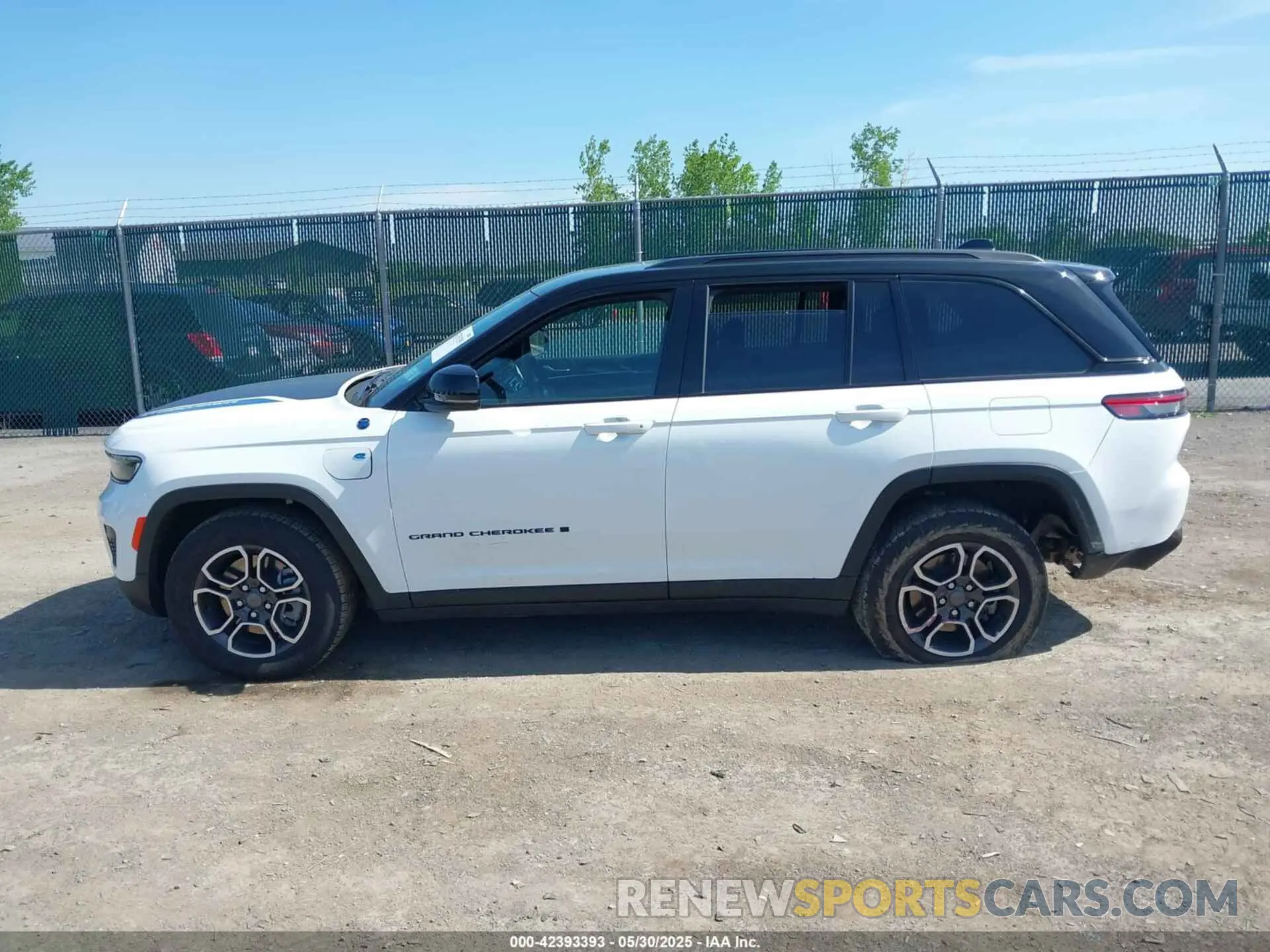 14 Photograph of a damaged car 1C4RJYC65R8941638 JEEP GRAND CHEROKEE 4XE 2024