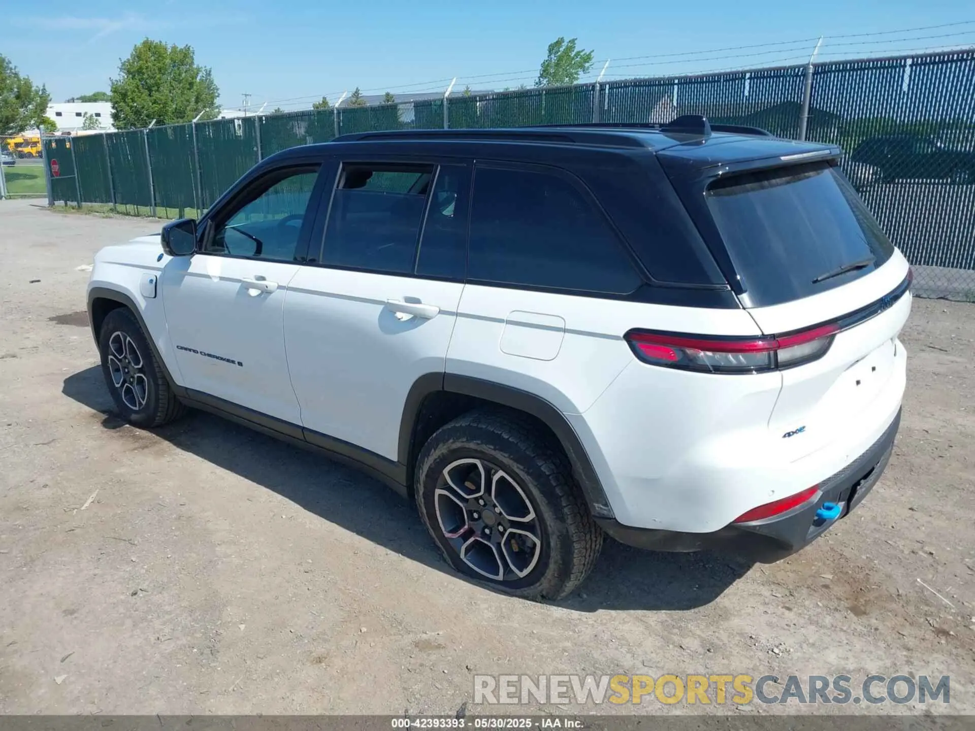 3 Photograph of a damaged car 1C4RJYC65R8941638 JEEP GRAND CHEROKEE 4XE 2024