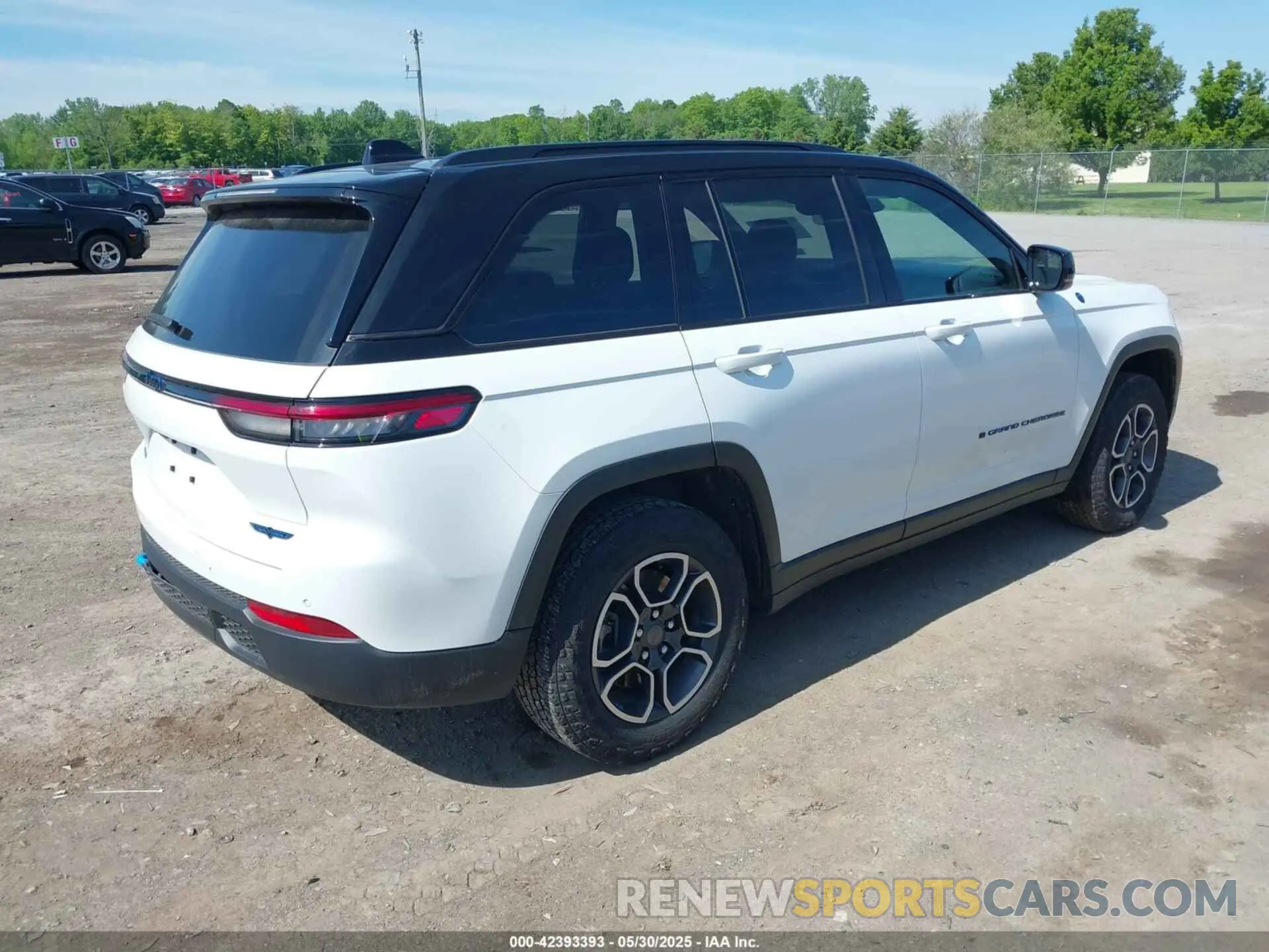4 Photograph of a damaged car 1C4RJYC65R8941638 JEEP GRAND CHEROKEE 4XE 2024