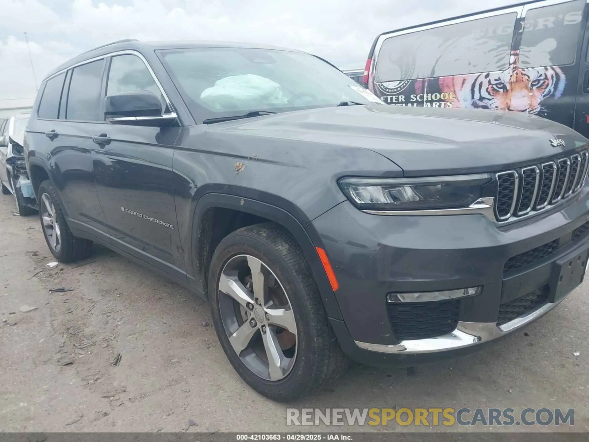1 Photograph of a damaged car 1C4RJJBG2M8175586 JEEP GRAND CHEROKEE L 2021