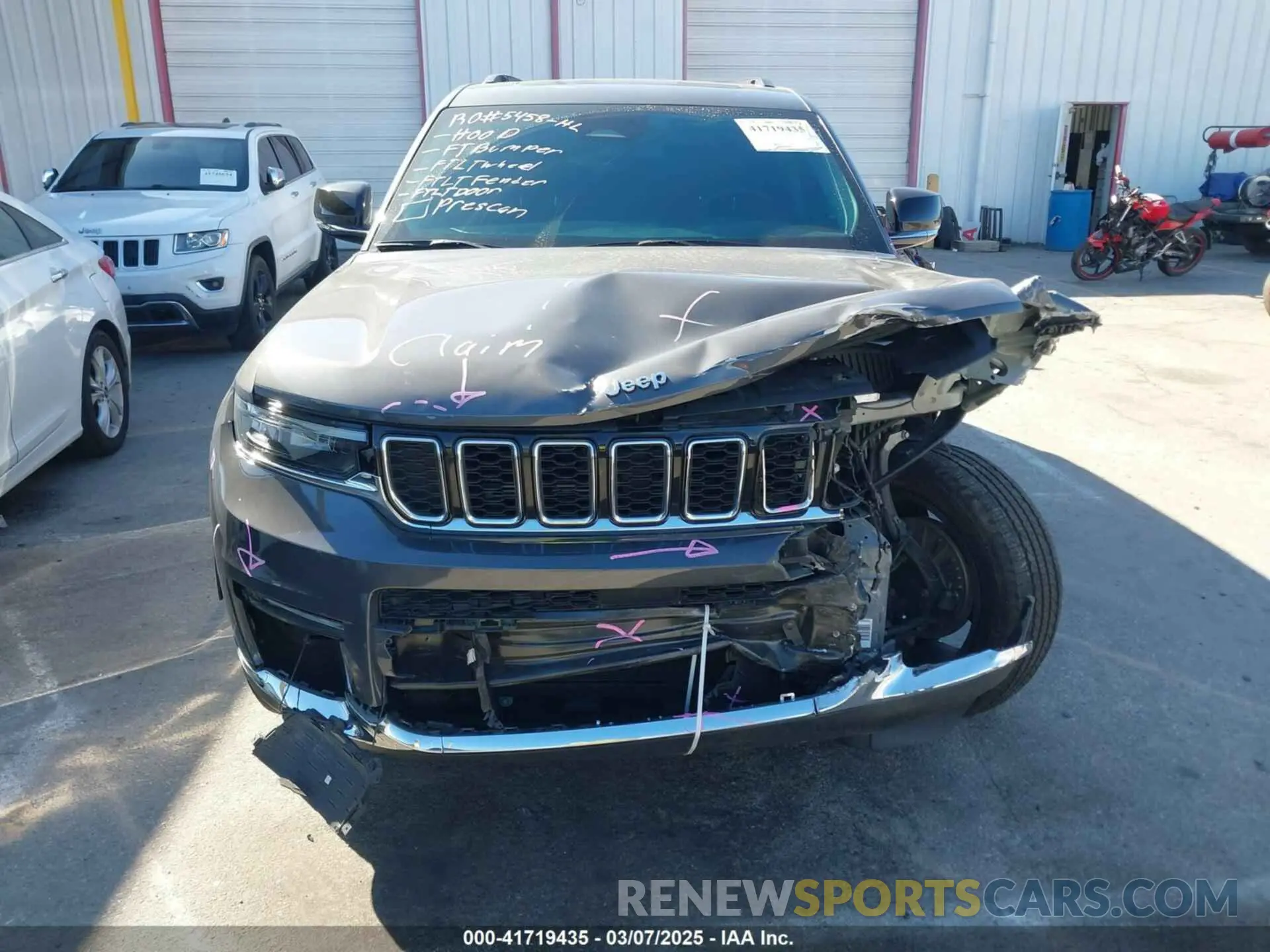 12 Photograph of a damaged car 1C4RJJBG2M8193277 JEEP GRAND CHEROKEE L 2021