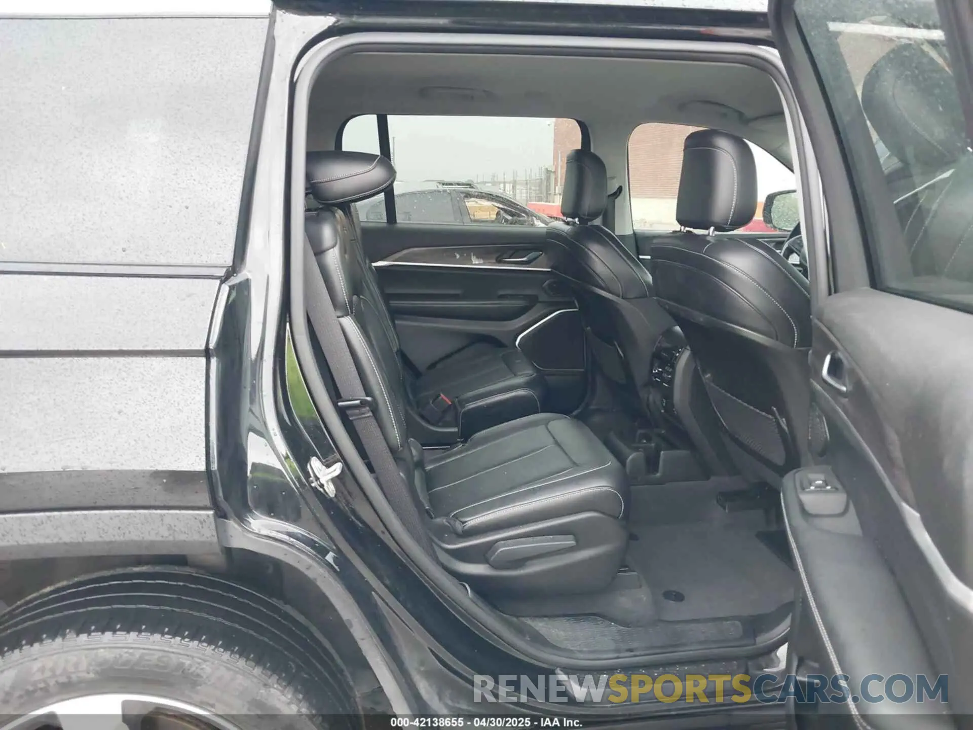 8 Photograph of a damaged car 1C4RJJBG5M8154148 JEEP GRAND CHEROKEE L 2021