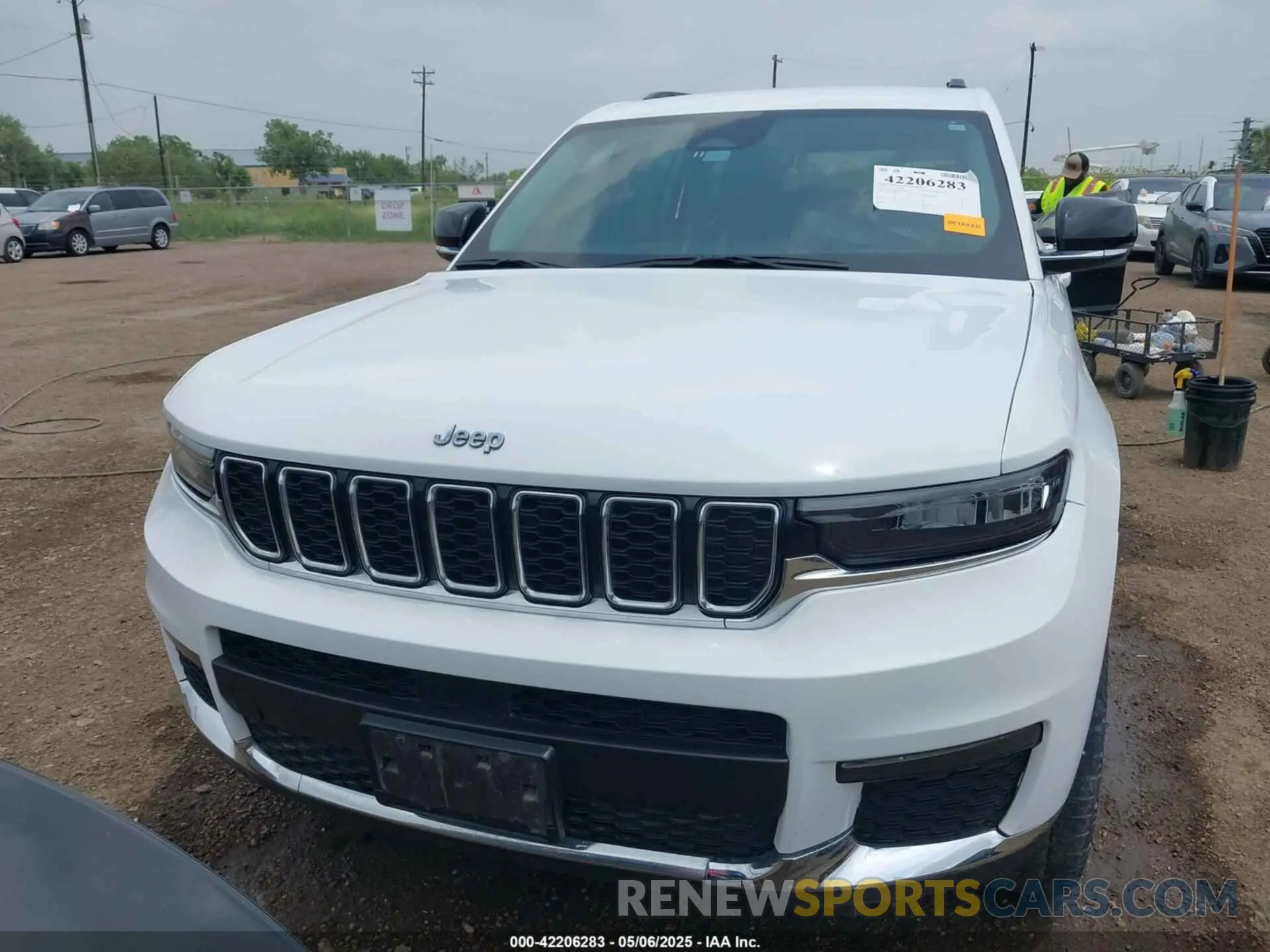 11 Photograph of a damaged car 1C4RJJBG5M8175260 JEEP GRAND CHEROKEE L 2021