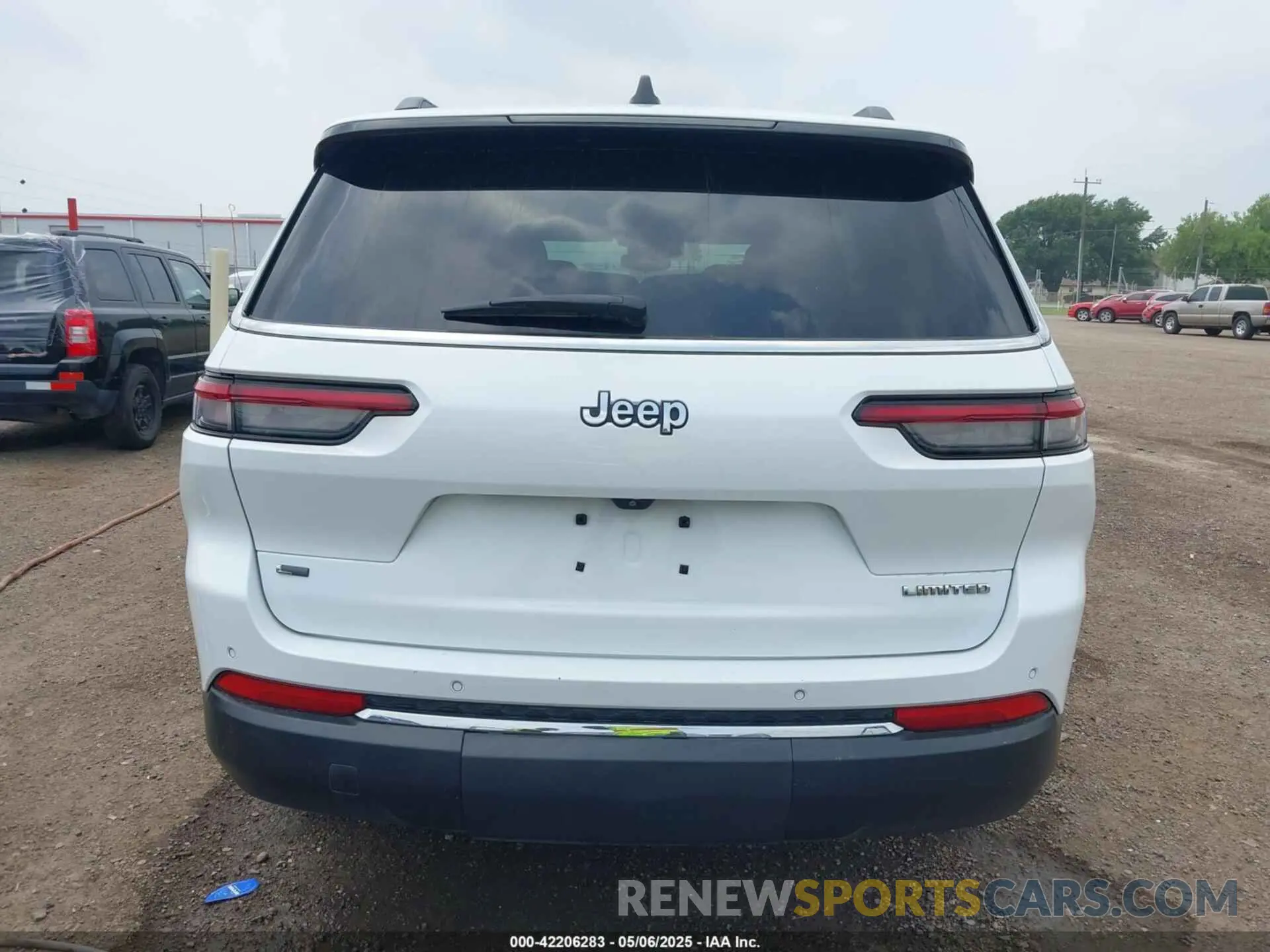 15 Photograph of a damaged car 1C4RJJBG5M8175260 JEEP GRAND CHEROKEE L 2021