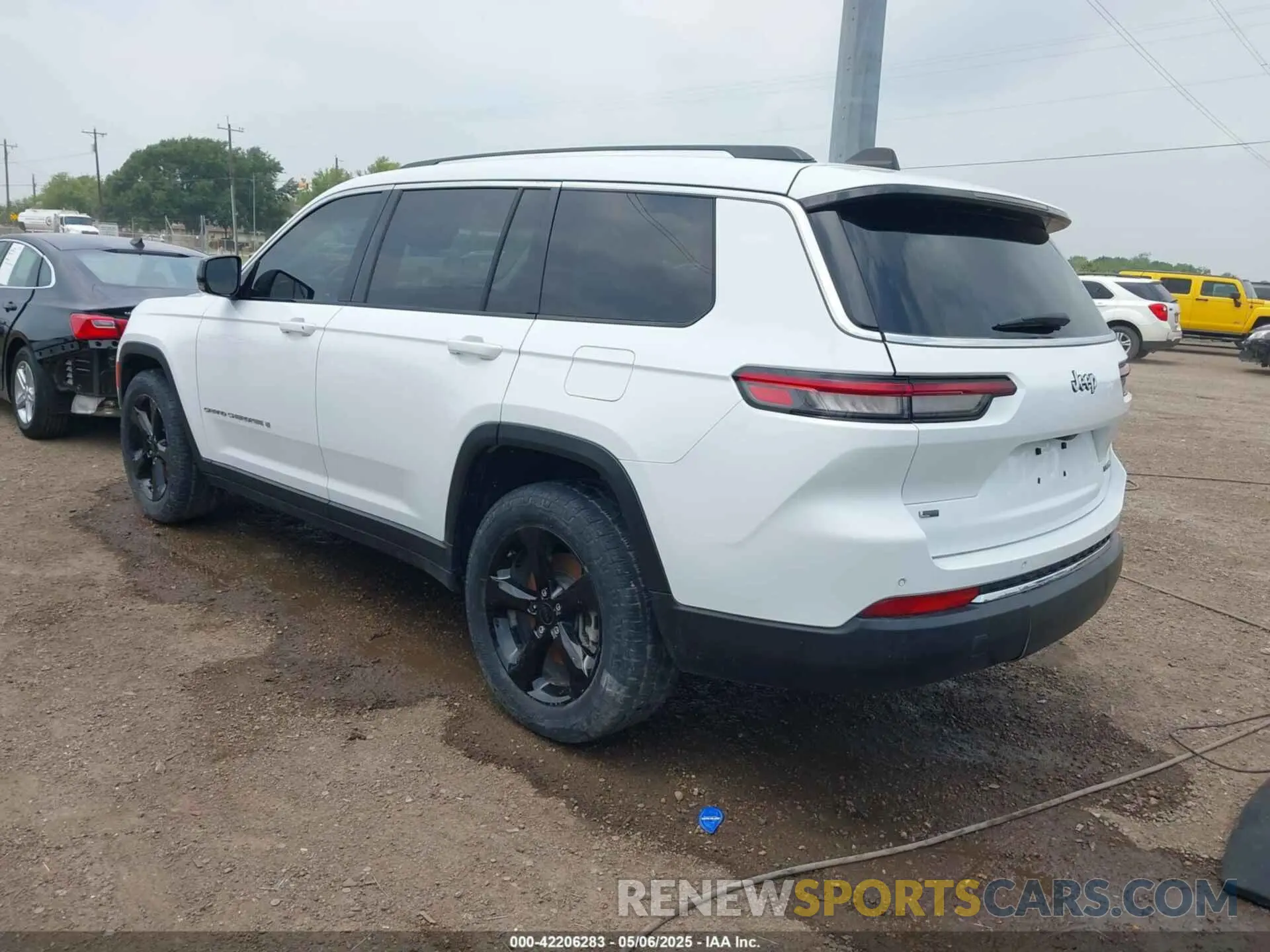 3 Photograph of a damaged car 1C4RJJBG5M8175260 JEEP GRAND CHEROKEE L 2021