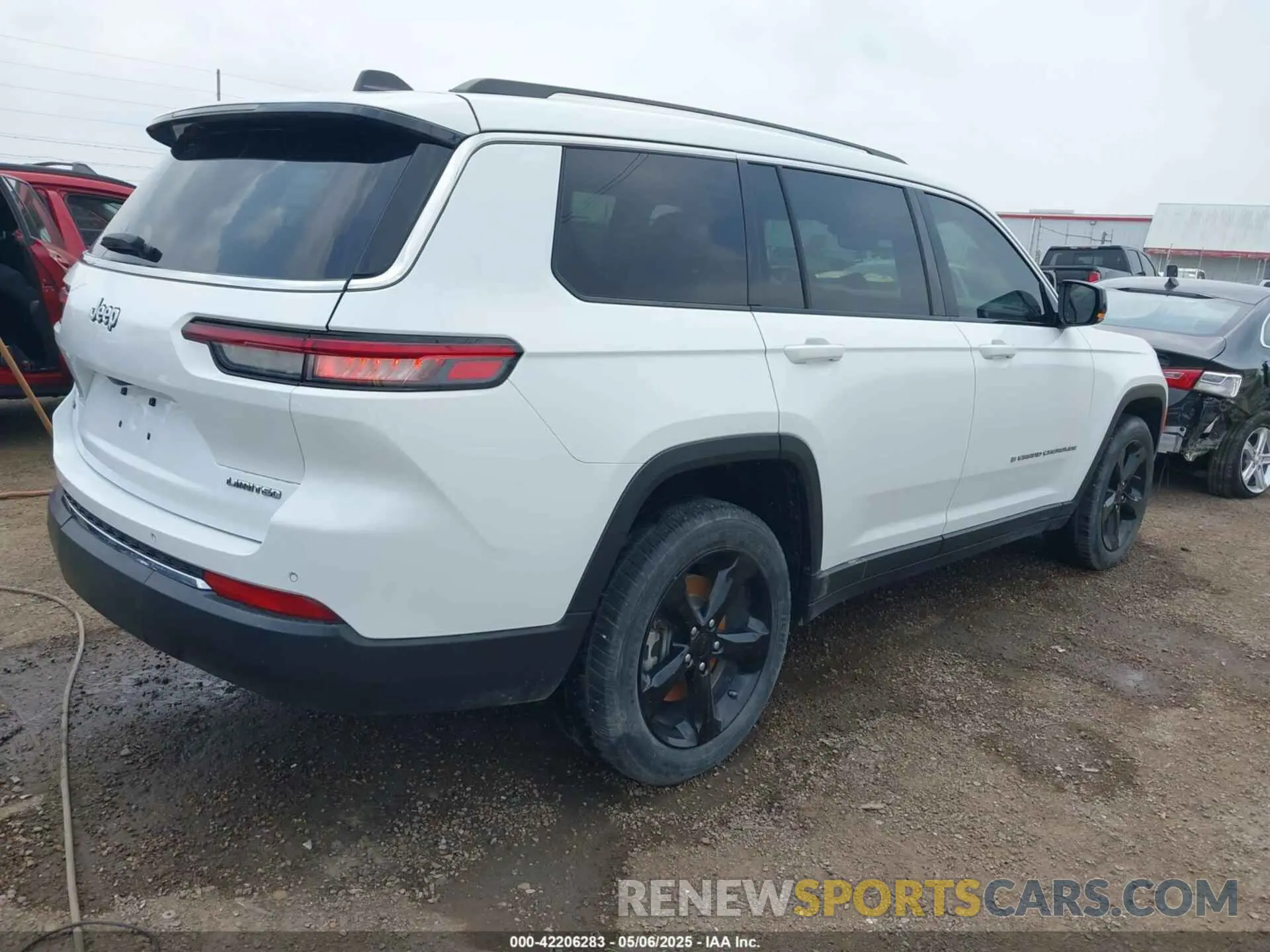 4 Photograph of a damaged car 1C4RJJBG5M8175260 JEEP GRAND CHEROKEE L 2021
