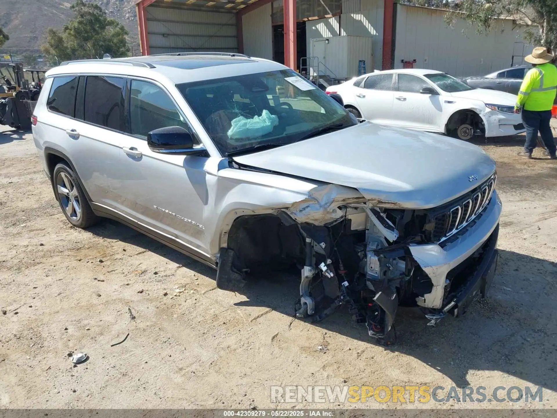 1 Photograph of a damaged car 1C4RJJBG8M8183319 JEEP GRAND CHEROKEE L 2021