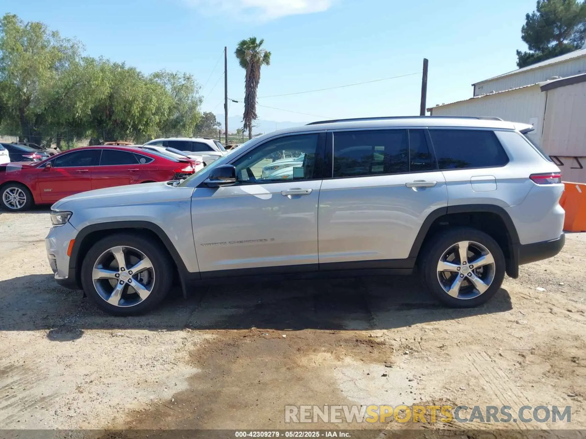 15 Photograph of a damaged car 1C4RJJBG8M8183319 JEEP GRAND CHEROKEE L 2021