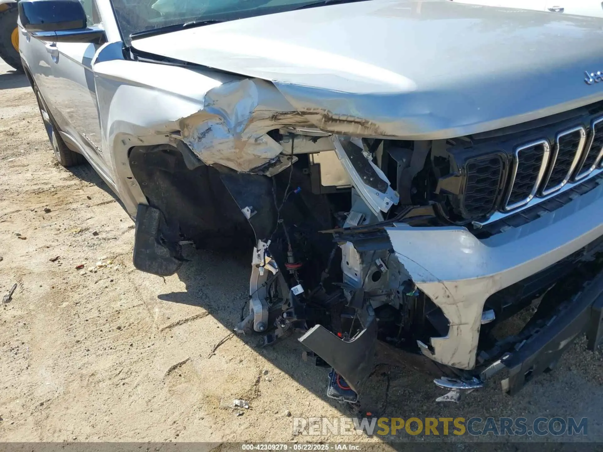 6 Photograph of a damaged car 1C4RJJBG8M8183319 JEEP GRAND CHEROKEE L 2021