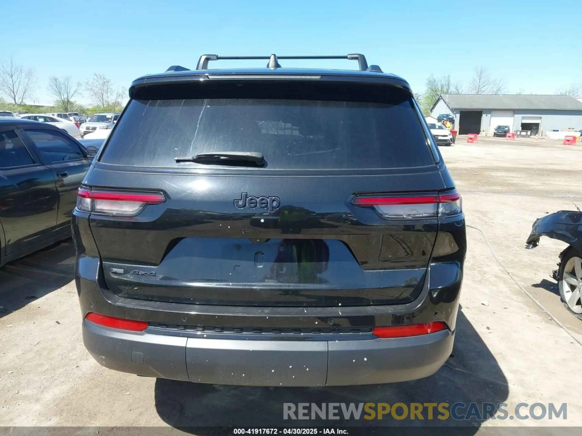 17 Photograph of a damaged car 1C4RJKAG2M8139095 JEEP GRAND CHEROKEE L 2021