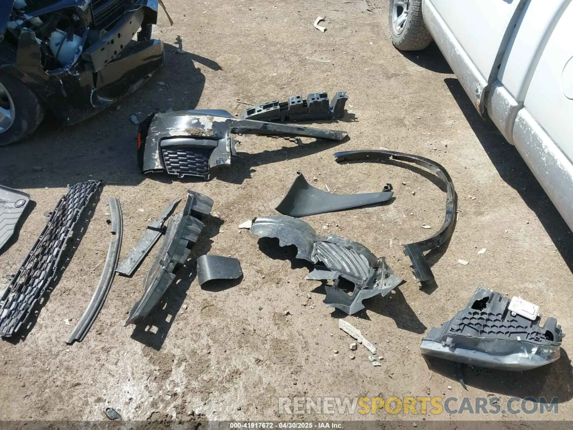 18 Photograph of a damaged car 1C4RJKAG2M8139095 JEEP GRAND CHEROKEE L 2021