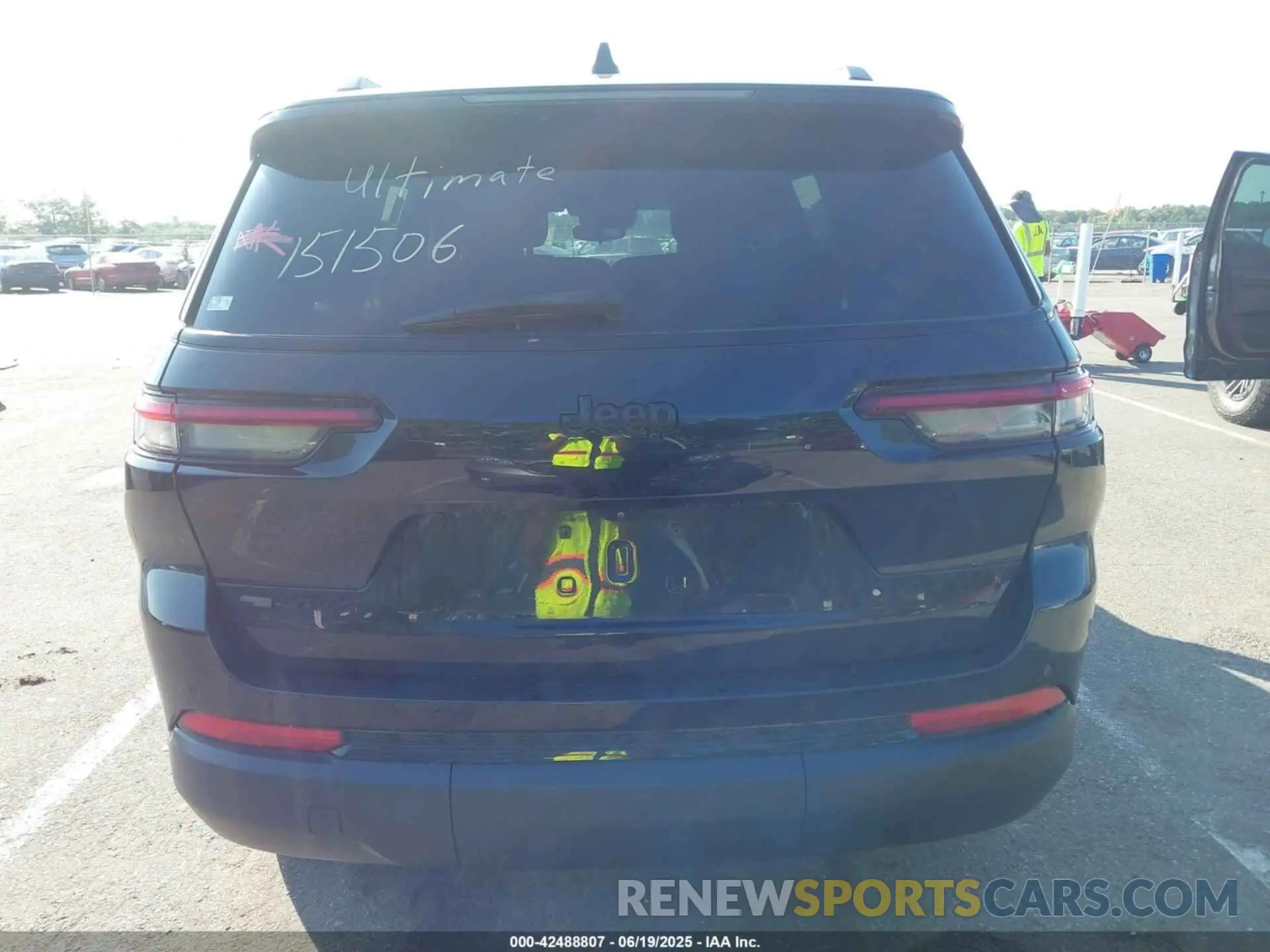 17 Photograph of a damaged car 1C4RJKAG2M8151506 JEEP GRAND CHEROKEE L 2021