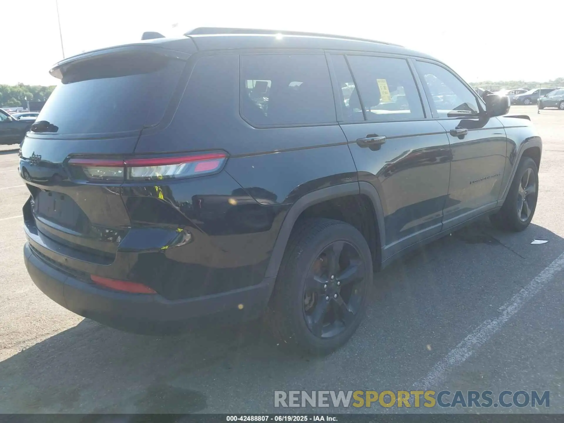 4 Photograph of a damaged car 1C4RJKAG2M8151506 JEEP GRAND CHEROKEE L 2021