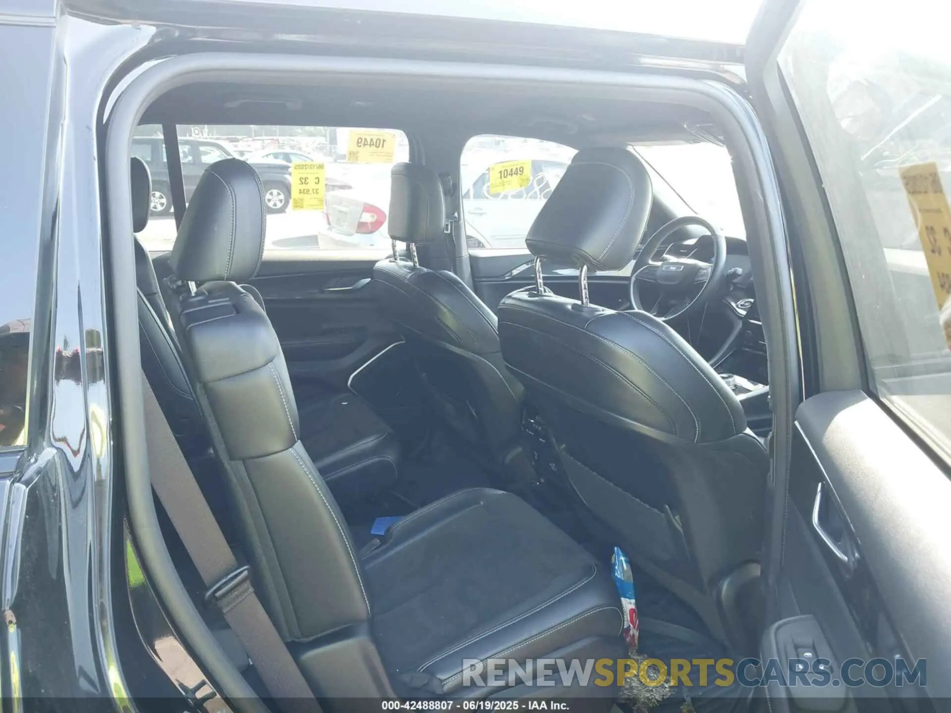 8 Photograph of a damaged car 1C4RJKAG2M8151506 JEEP GRAND CHEROKEE L 2021