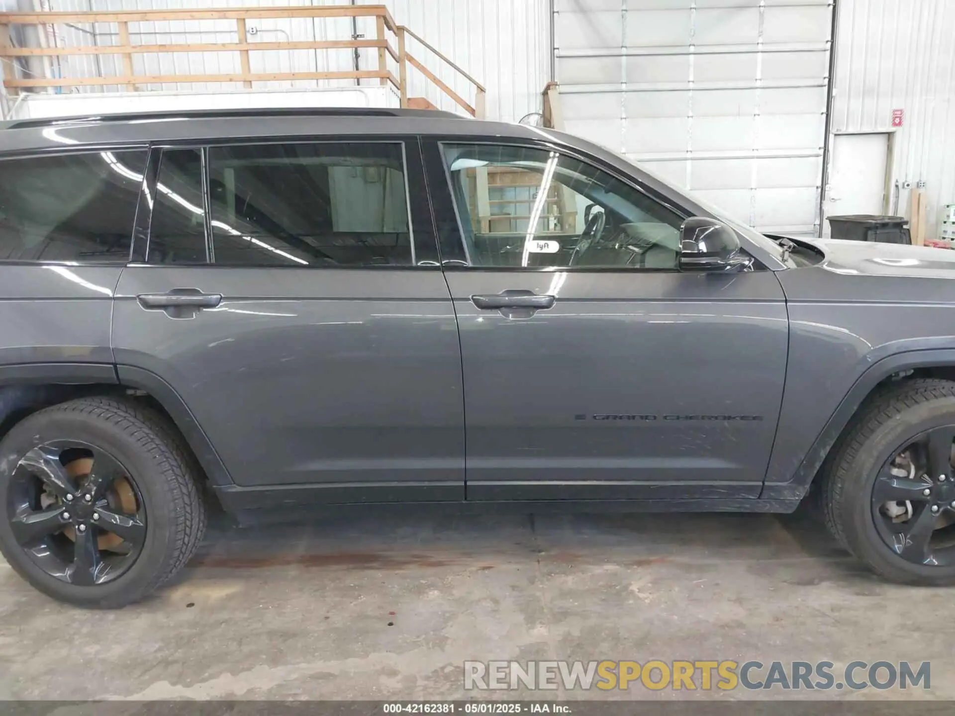 13 Photograph of a damaged car 1C4RJKAG3M8184546 JEEP GRAND CHEROKEE L 2021