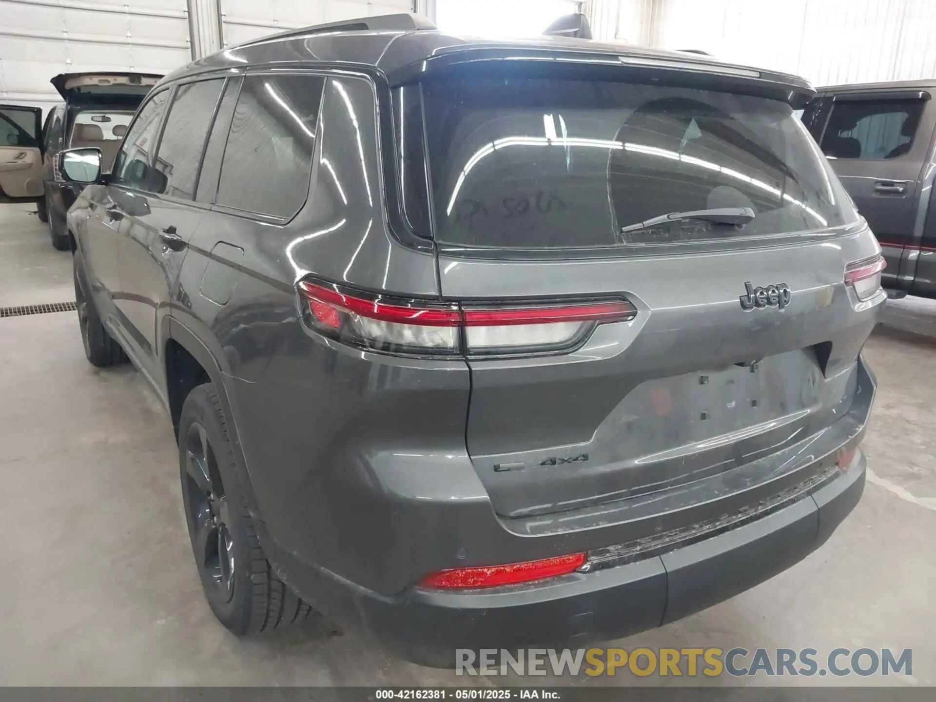 3 Photograph of a damaged car 1C4RJKAG3M8184546 JEEP GRAND CHEROKEE L 2021