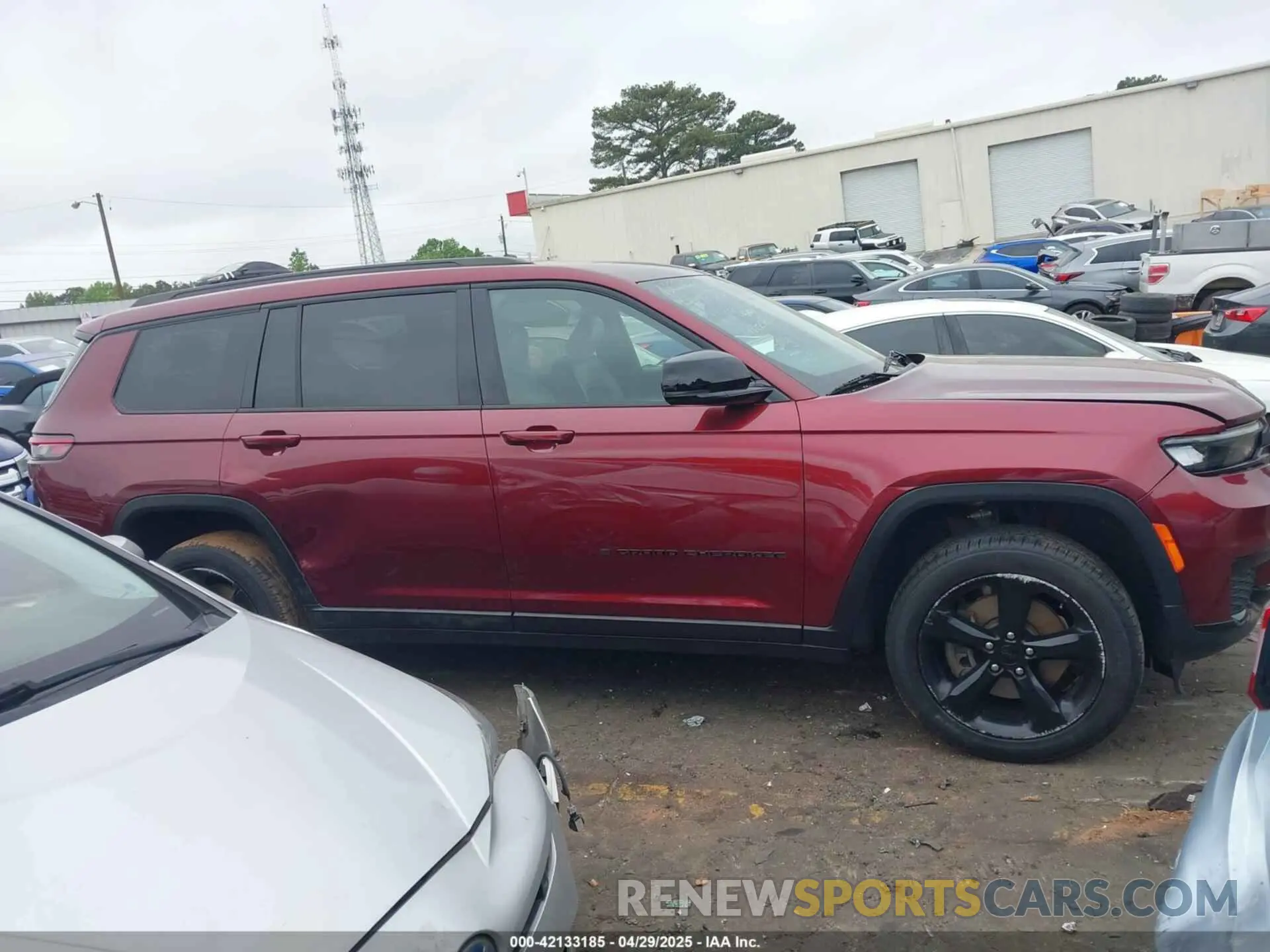 13 Photograph of a damaged car 1C4RJKAG3M8195224 JEEP GRAND CHEROKEE L 2021