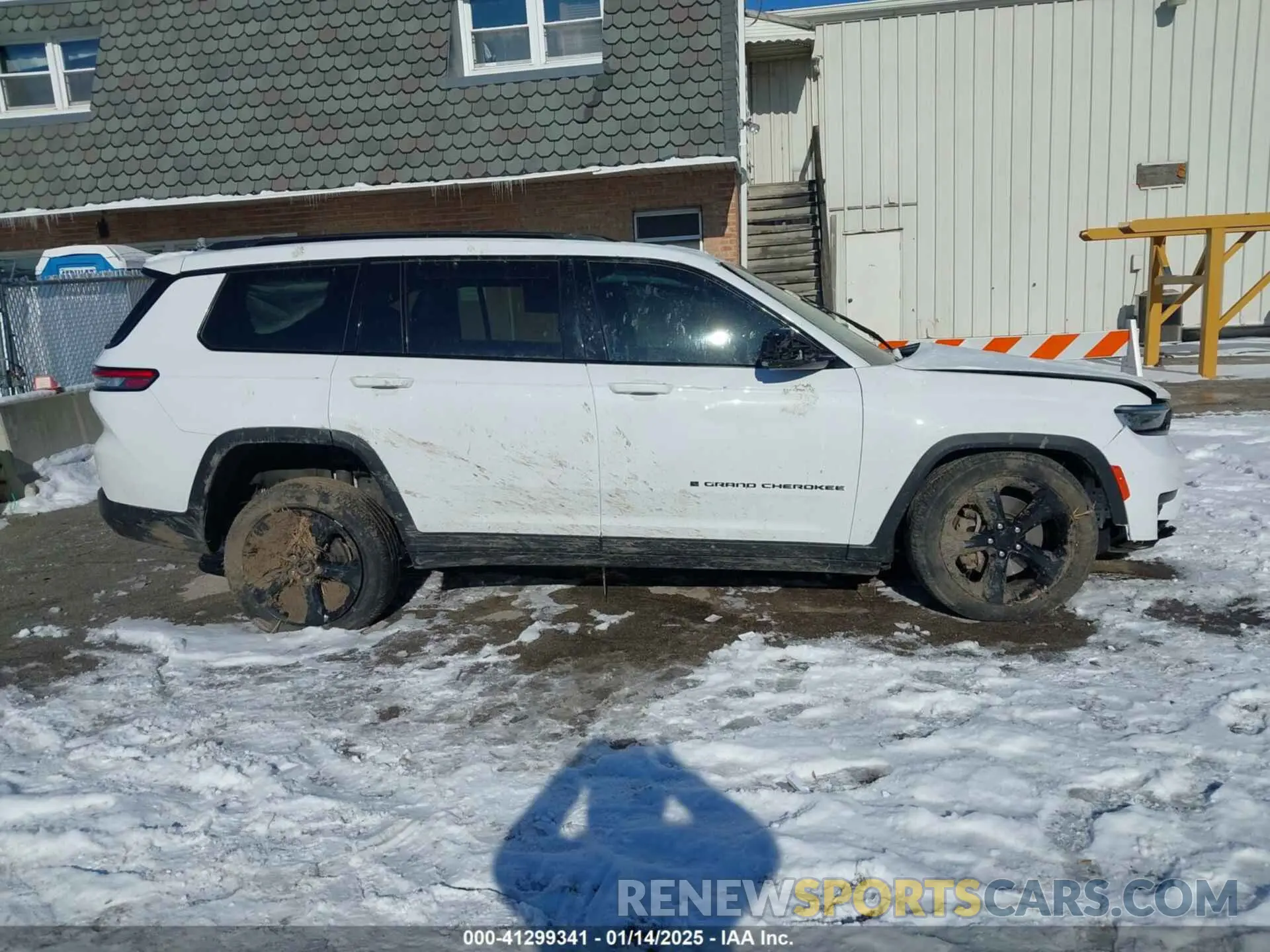 14 Photograph of a damaged car 1C4RJKAG3M8201779 JEEP GRAND CHEROKEE L 2021